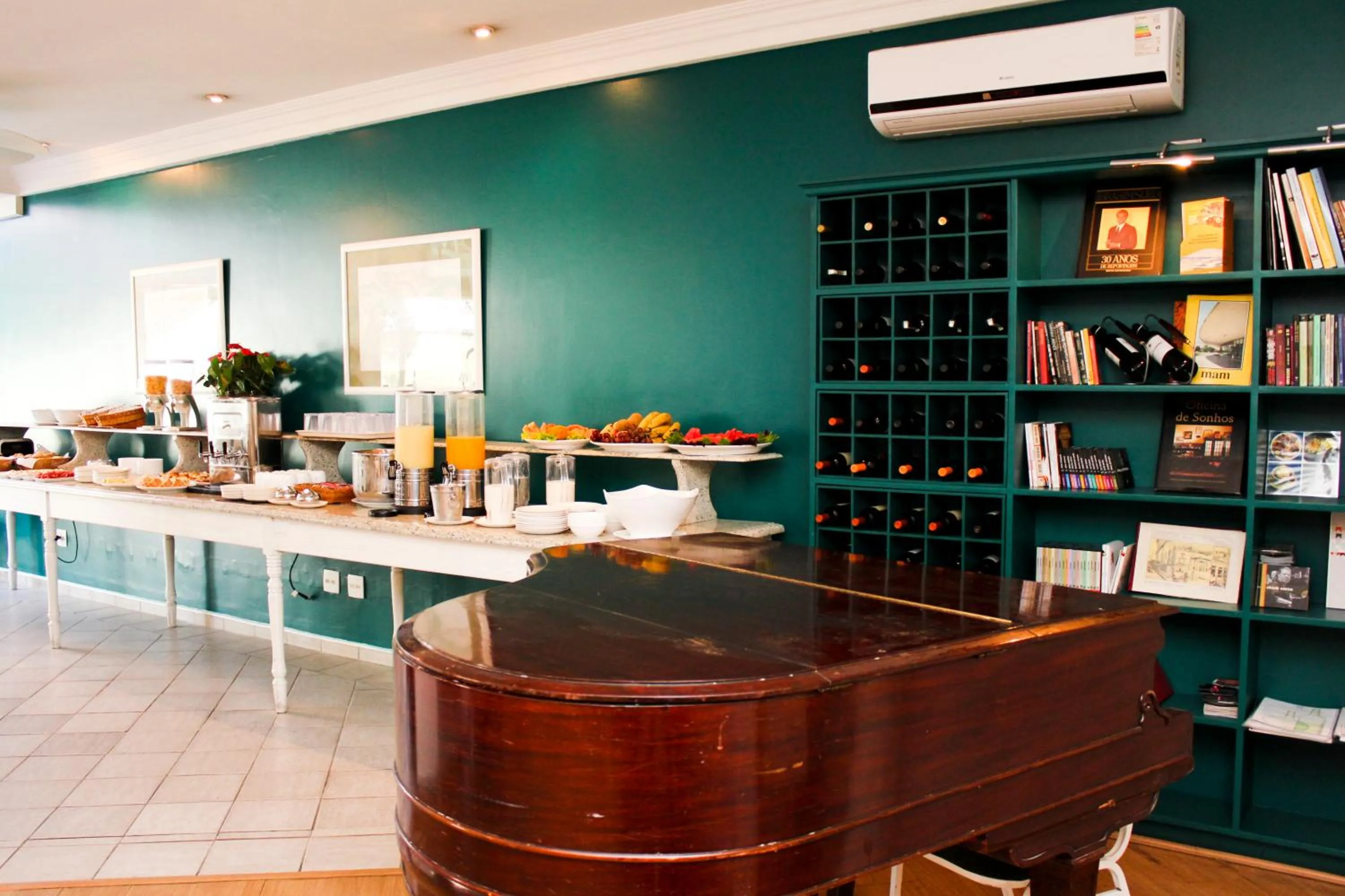 Restaurant/places to eat in Vitória Hotel Residence NewPort