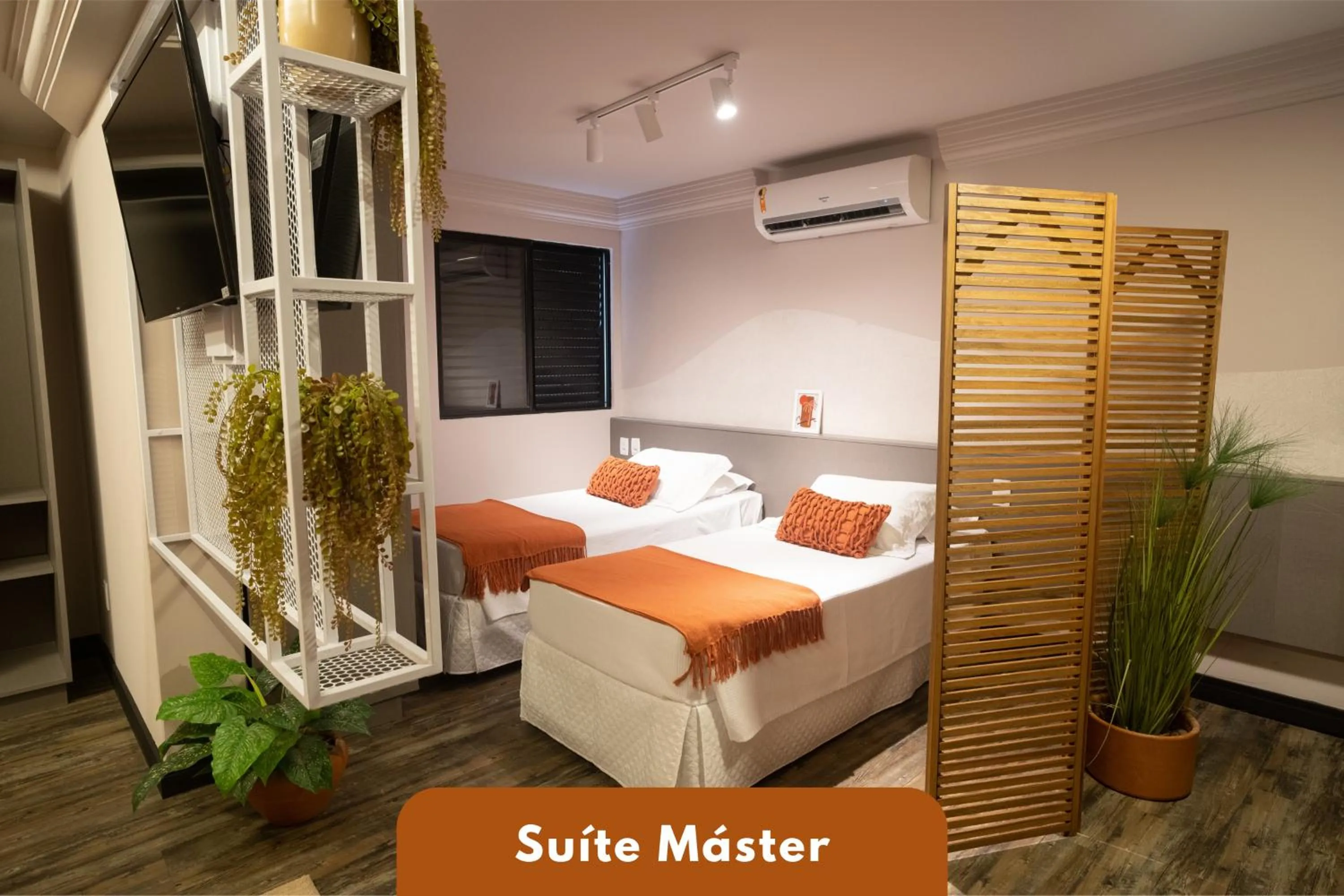 Living room, Bed in Camboriú Praia Hotel