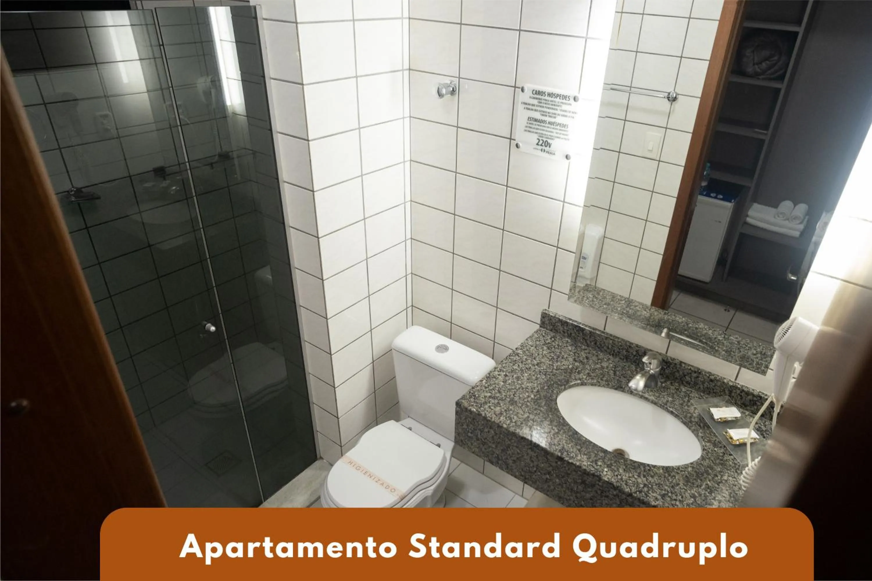 Bathroom in Camboriú Praia Hotel