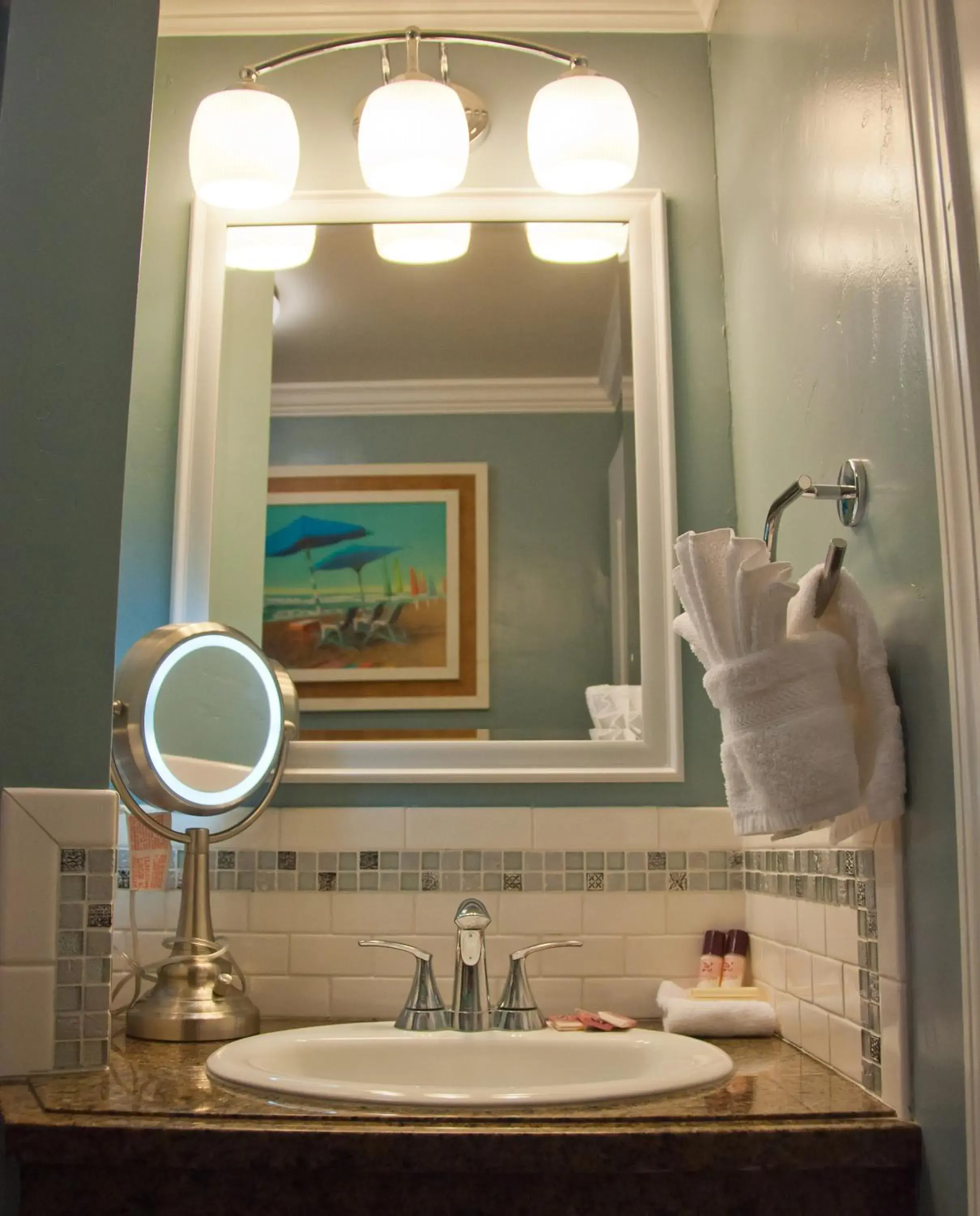 King Suite with Ocean View in Capitola Beach Suites King Suite with Ocean View in Capitola Beach Suites