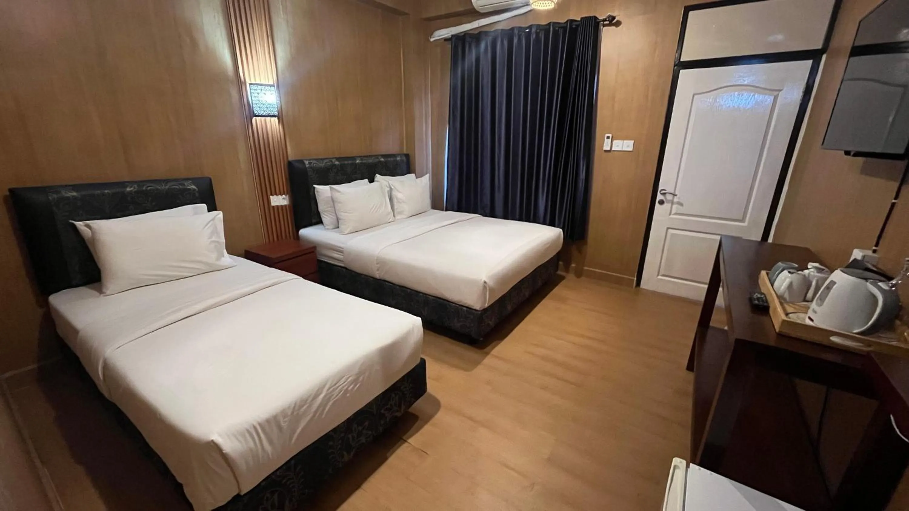 Bedroom, Bed in City Garden Bali Dwipa Hotel, Kuta