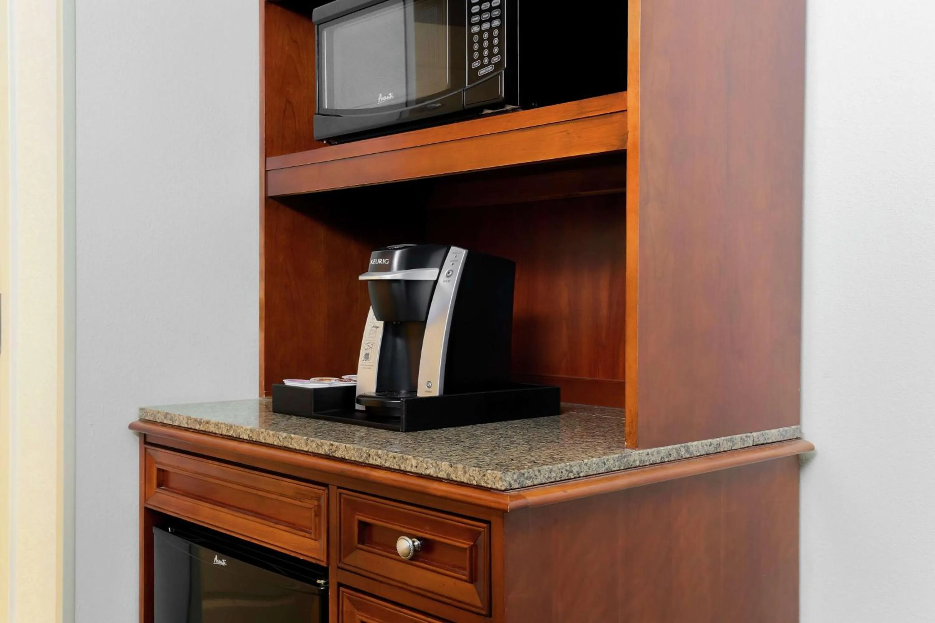 Bedroom in Hilton Garden Inn Chicago/Midway Airport