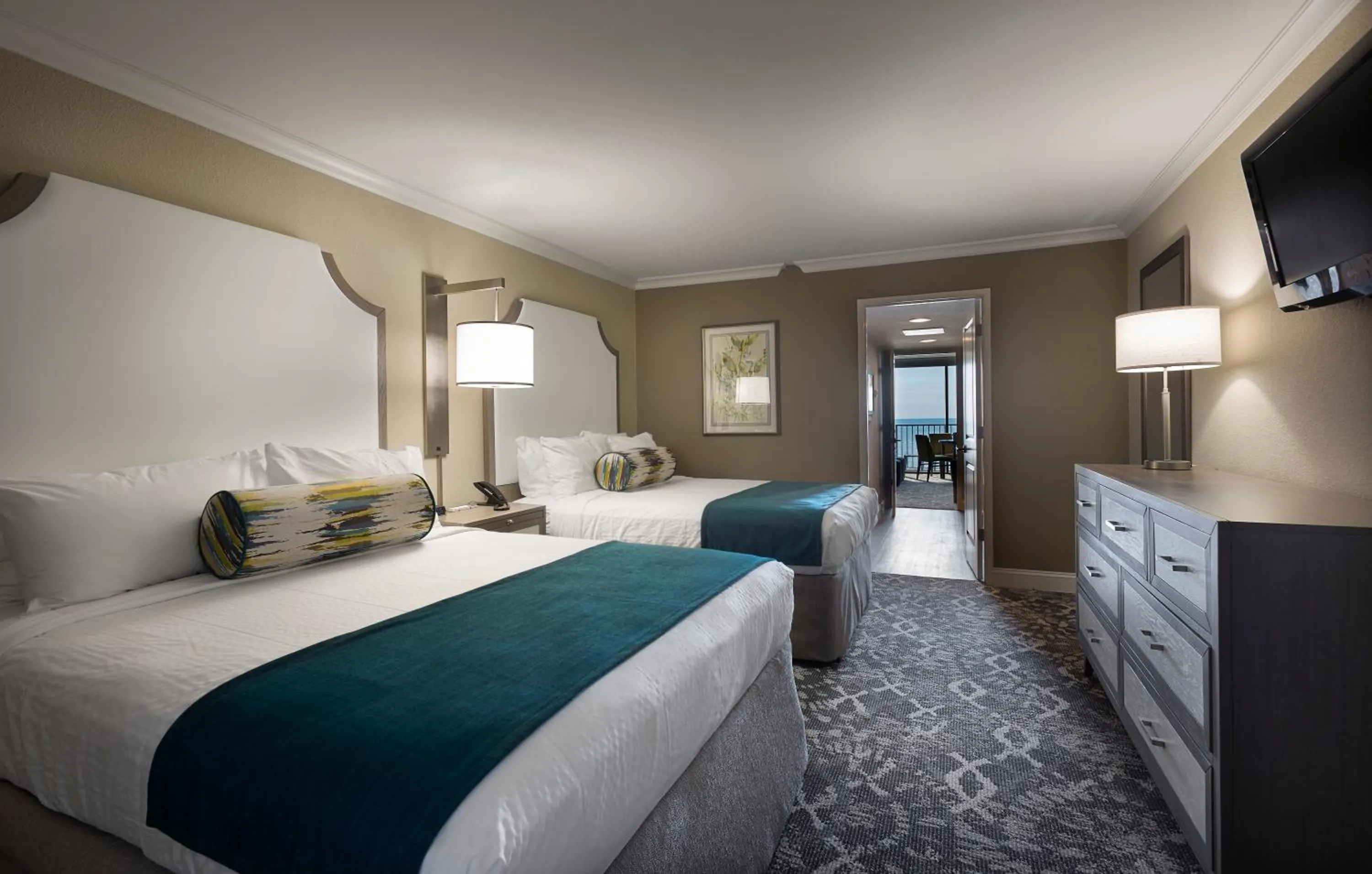 Bedroom, Bed in Breakers Resort Hotel