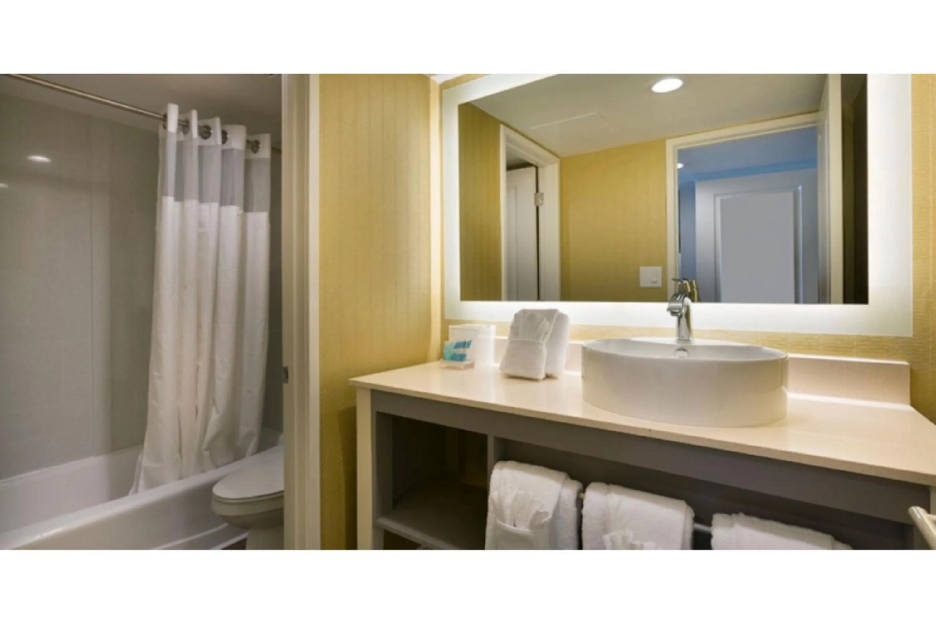 Bathroom in Breakers Resort Hotel