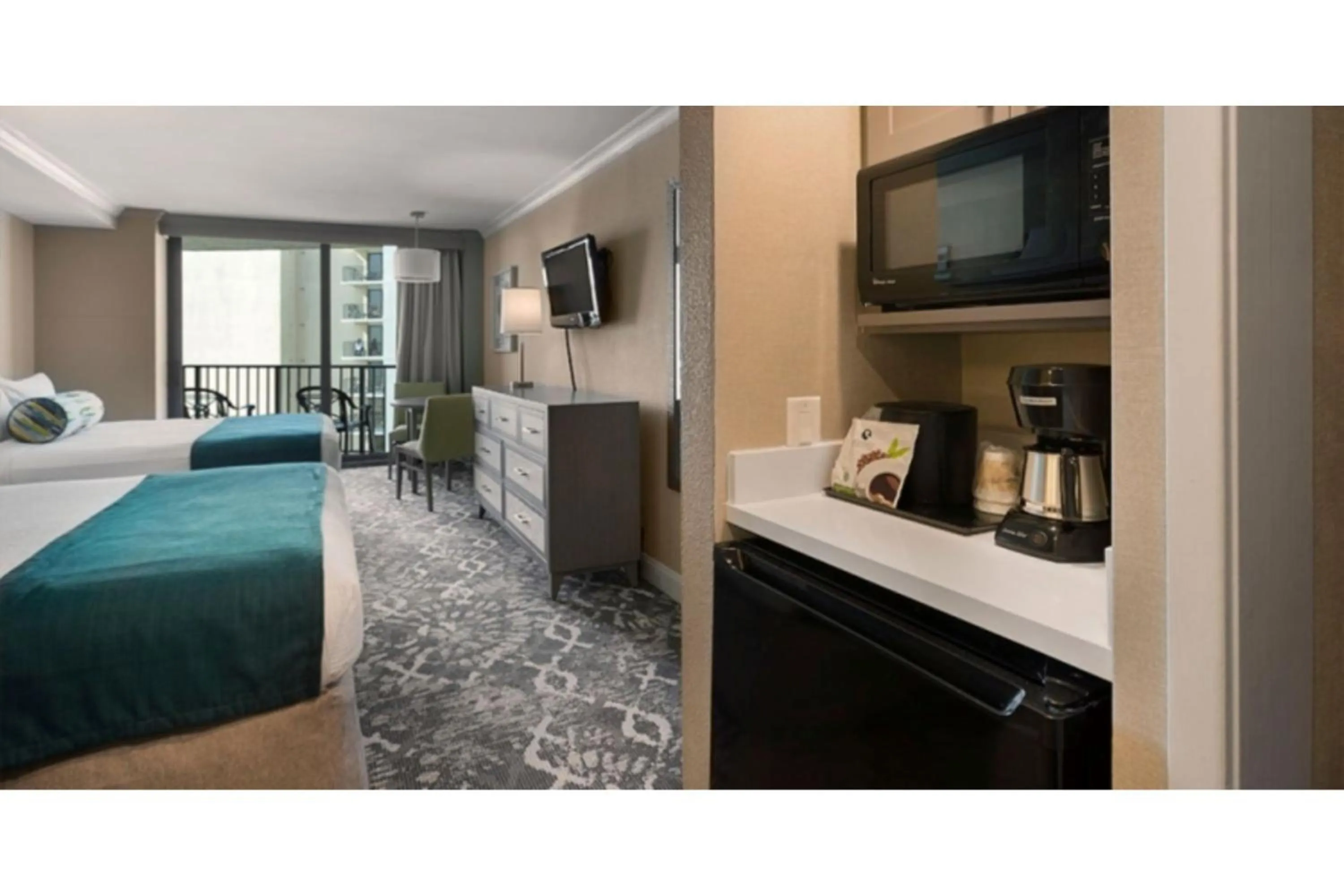 Kitchen or kitchenette, Bed in Breakers Resort Hotel