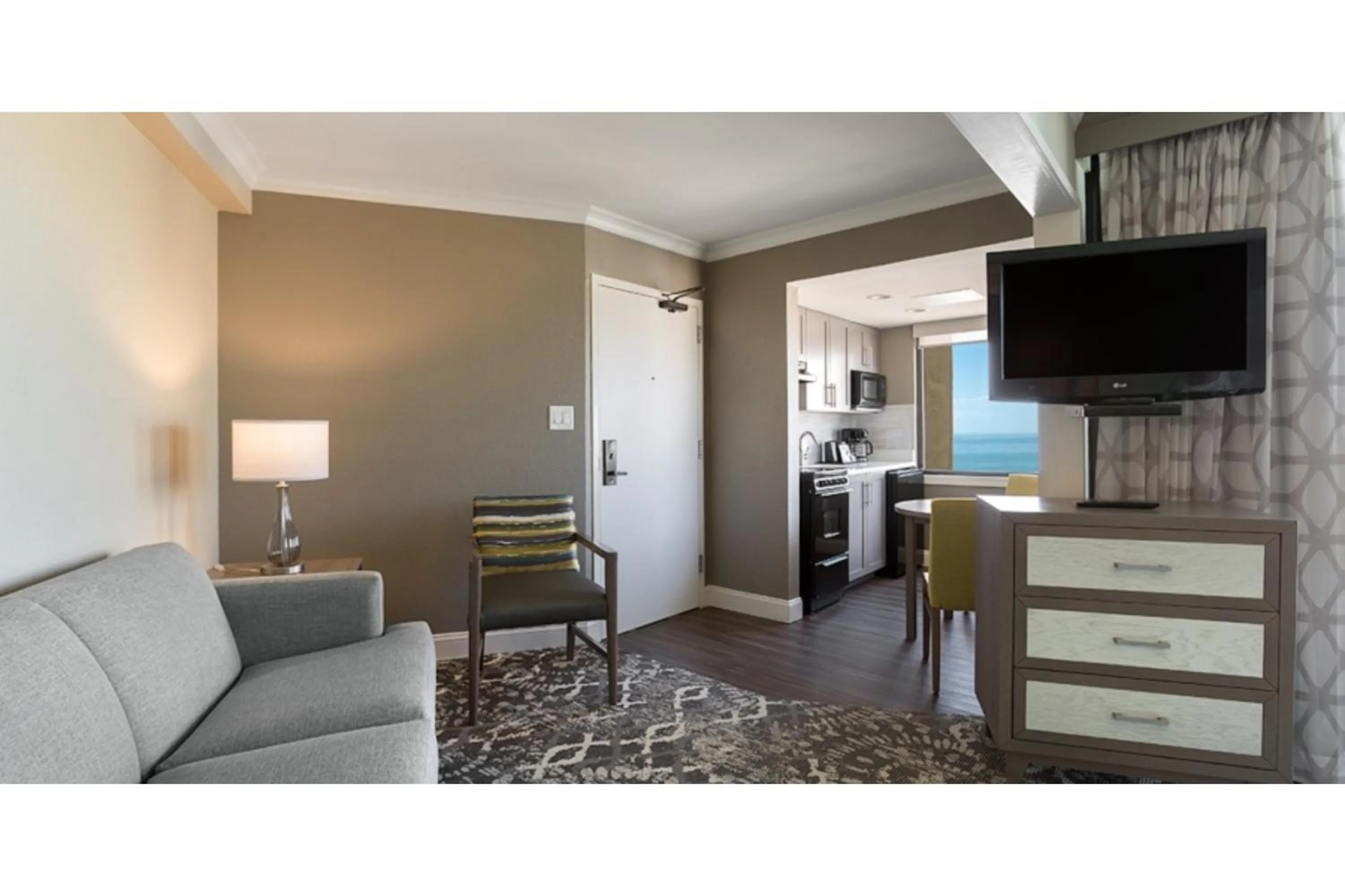 Living room in Breakers Resort Hotel