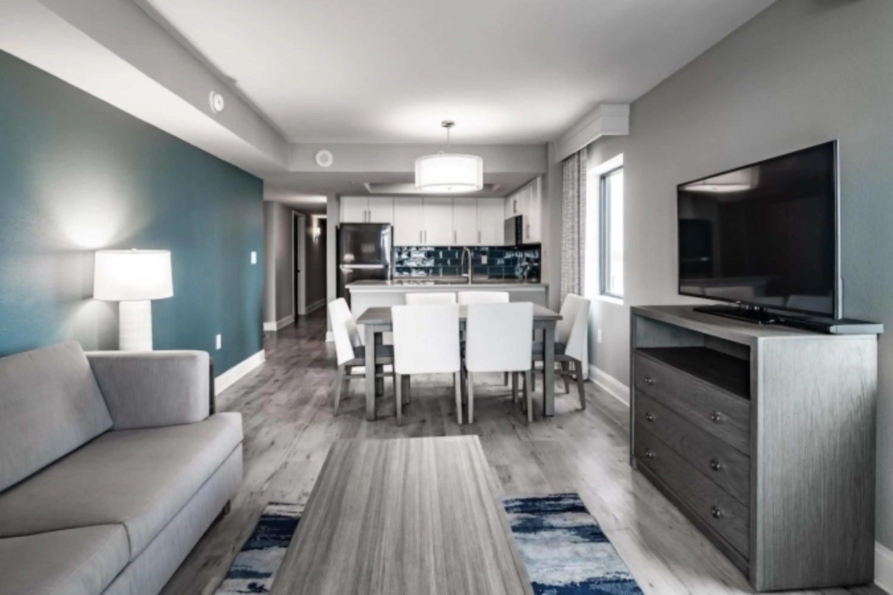 Communal lounge/ TV room in Breakers Resort Hotel