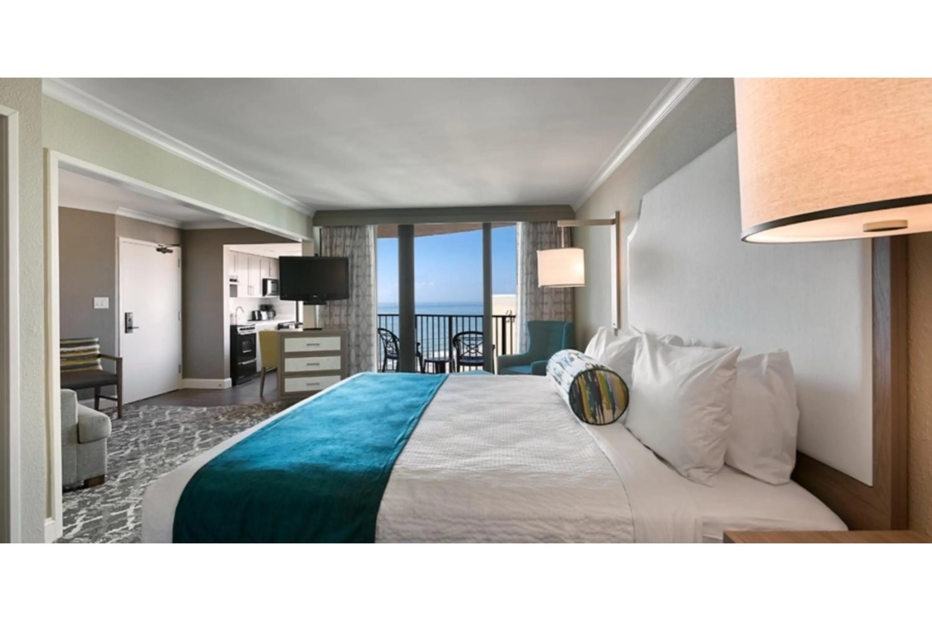 Bedroom, Bed in Breakers Resort Hotel