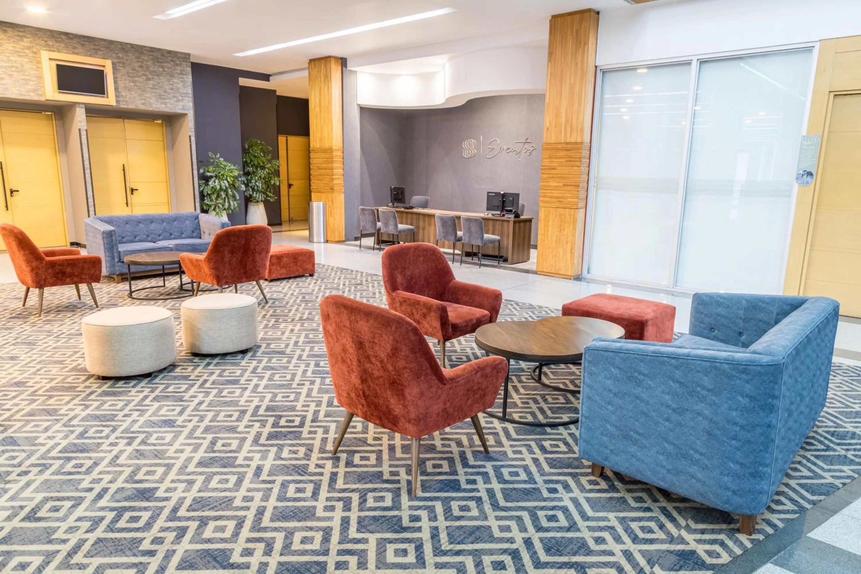 Seating area in Sonesta Hotel Bogotá