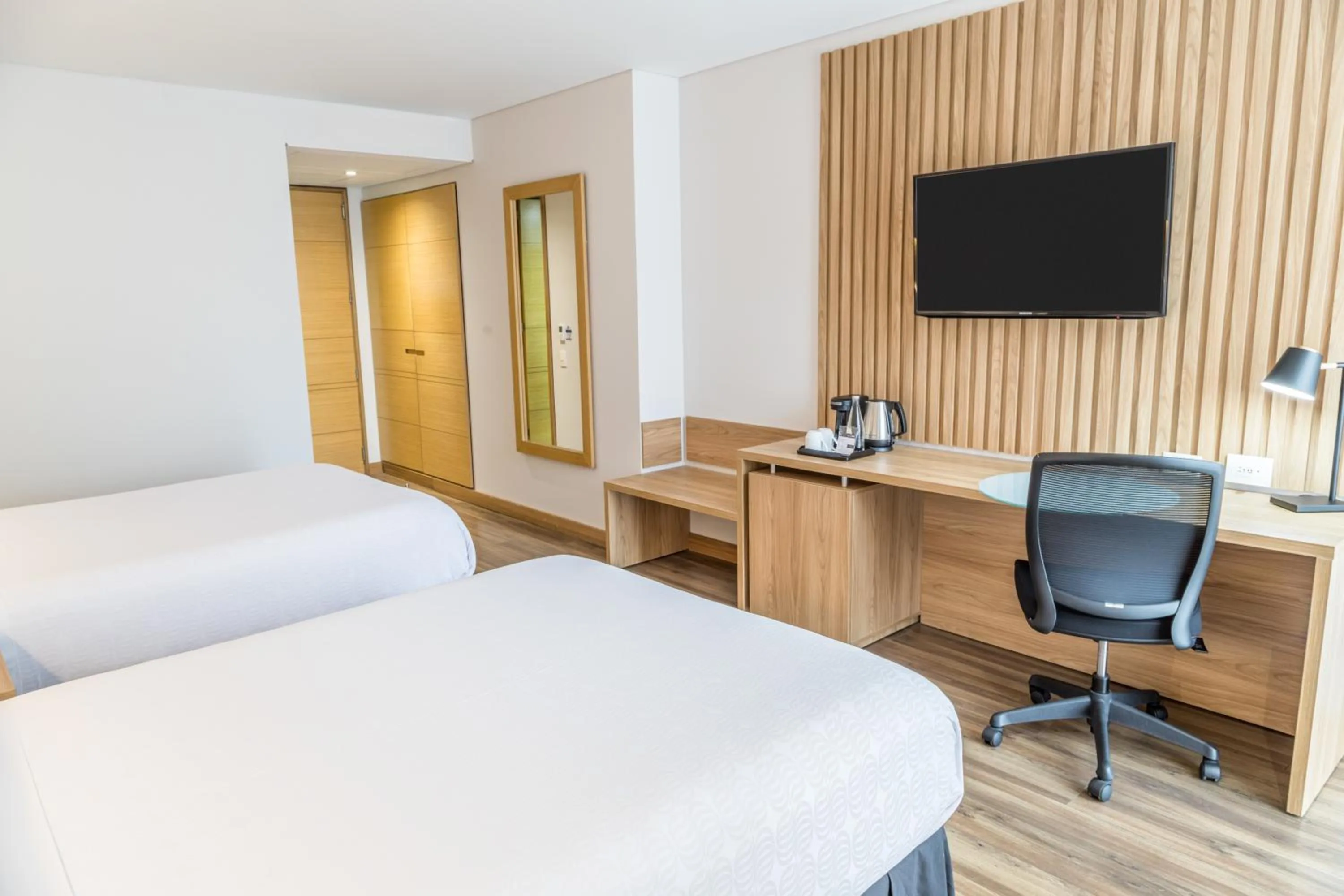 TV and multimedia, Bed in Sonesta Hotel Bogotá