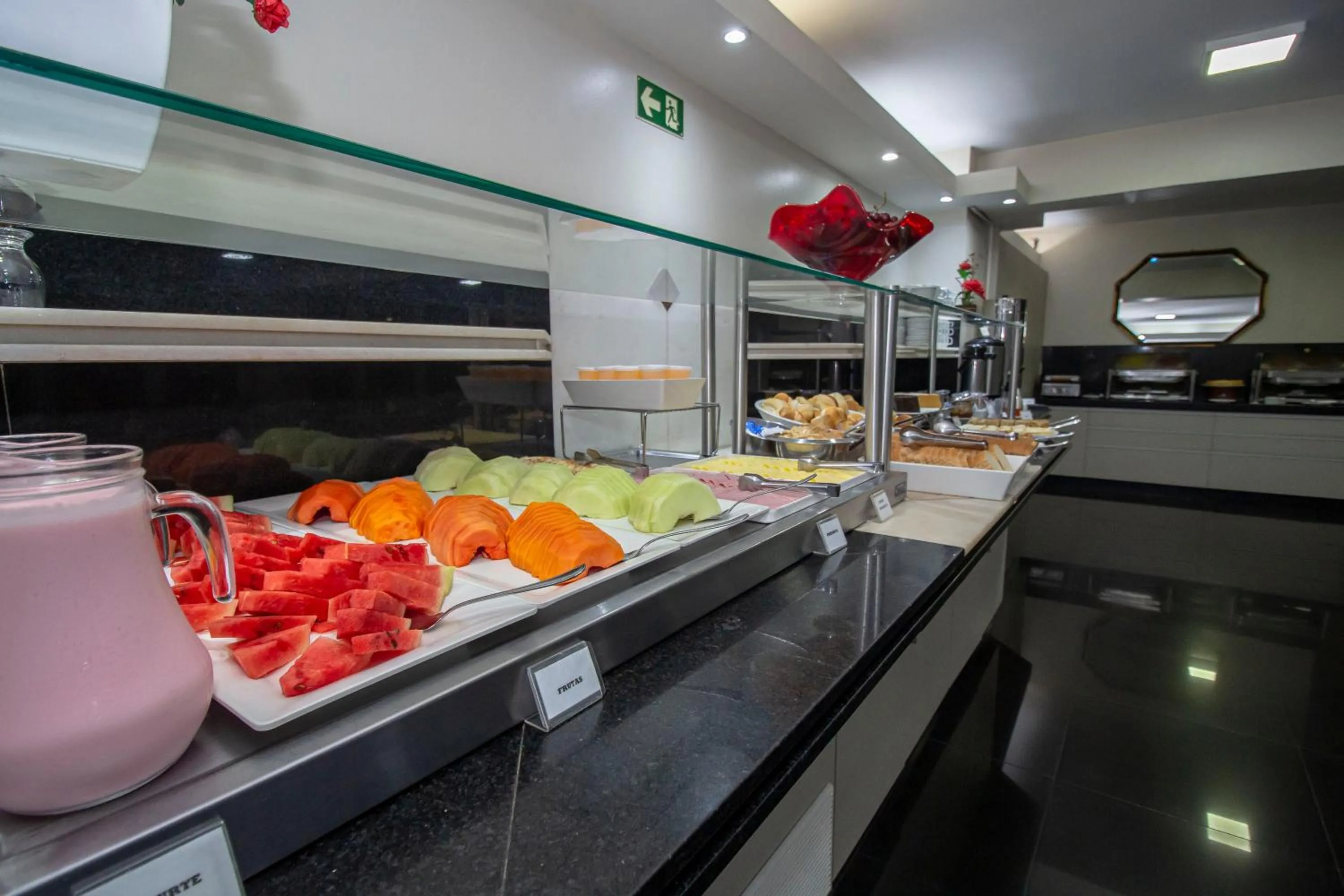 Restaurant/places to eat in Hotel Nacional Inn Curitiba Torres