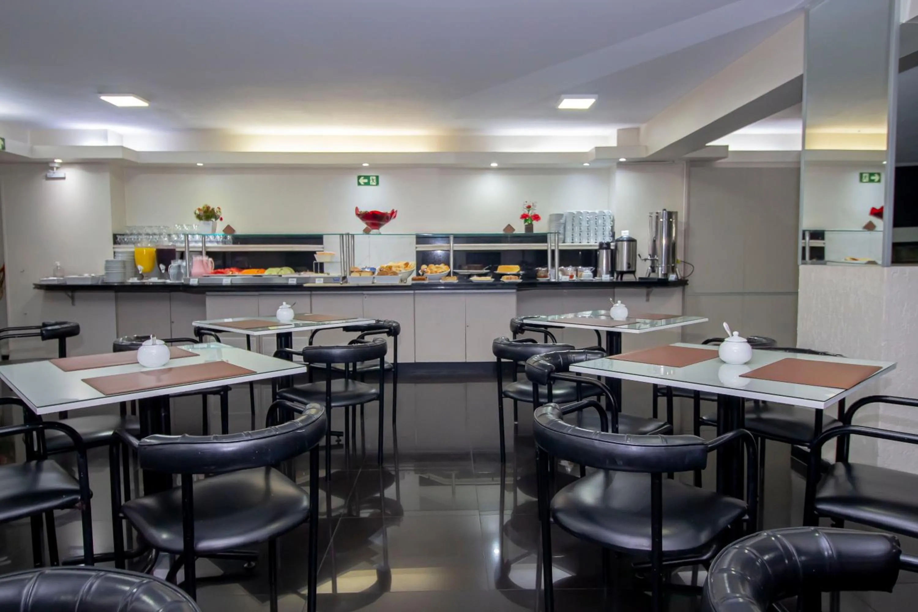 Restaurant/places to eat in Hotel Nacional Inn Curitiba Torres