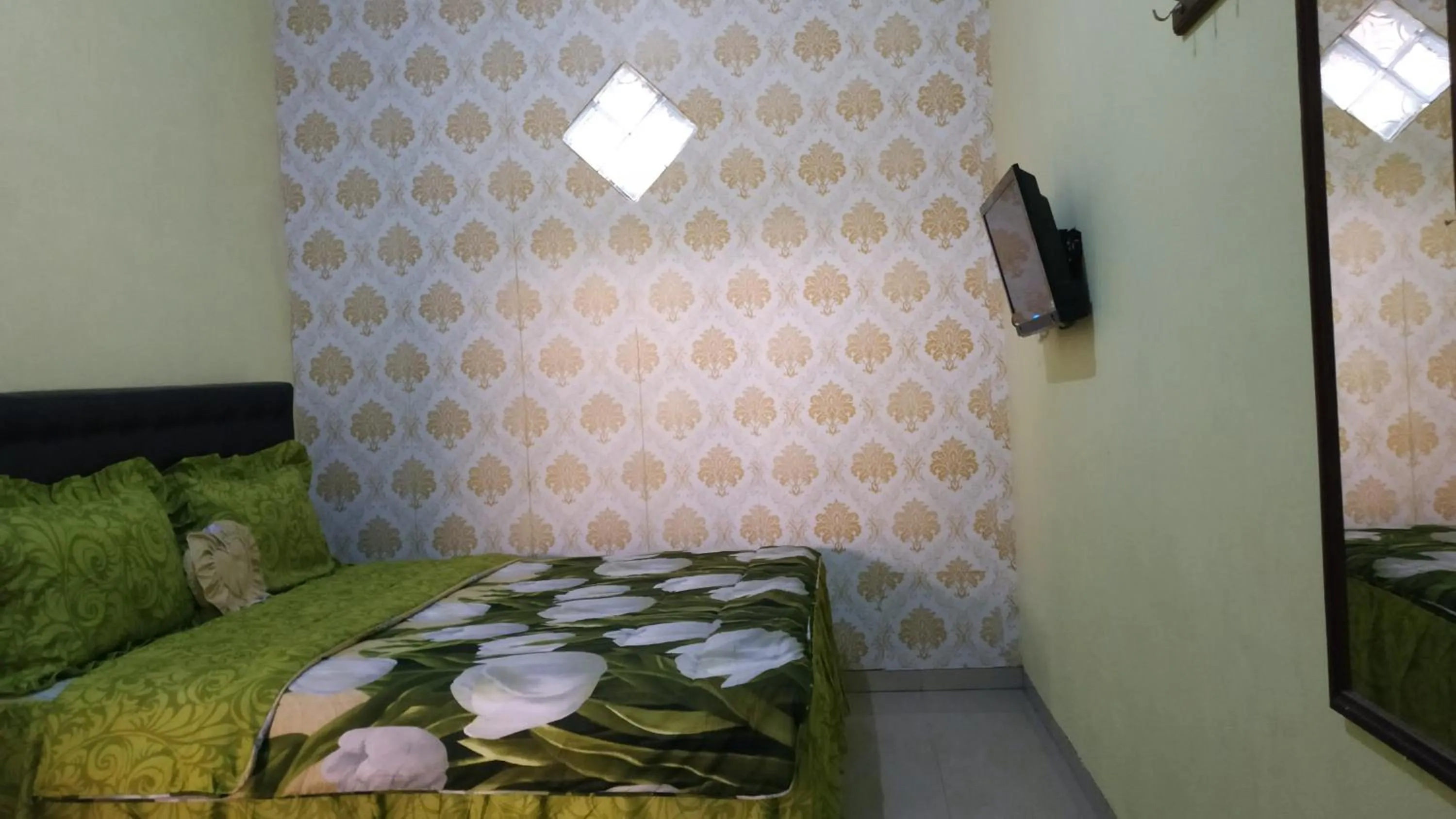 bunk bed, Bed in Penginapan Kahan