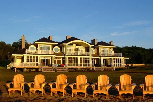 Property building in Touchstone Resort