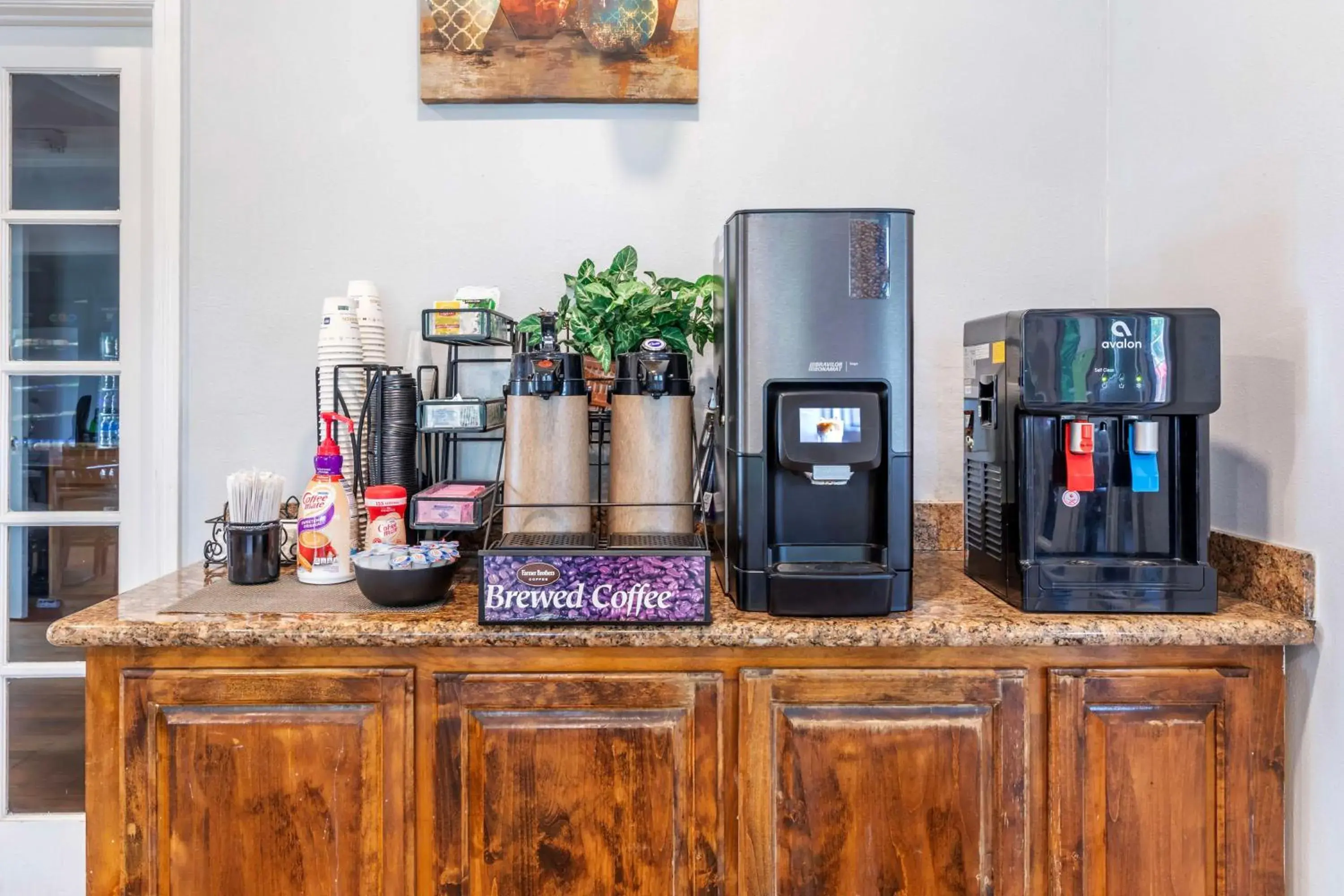 Property building in Best Western Plus Hill House Property building in Best Western Plus Hill House