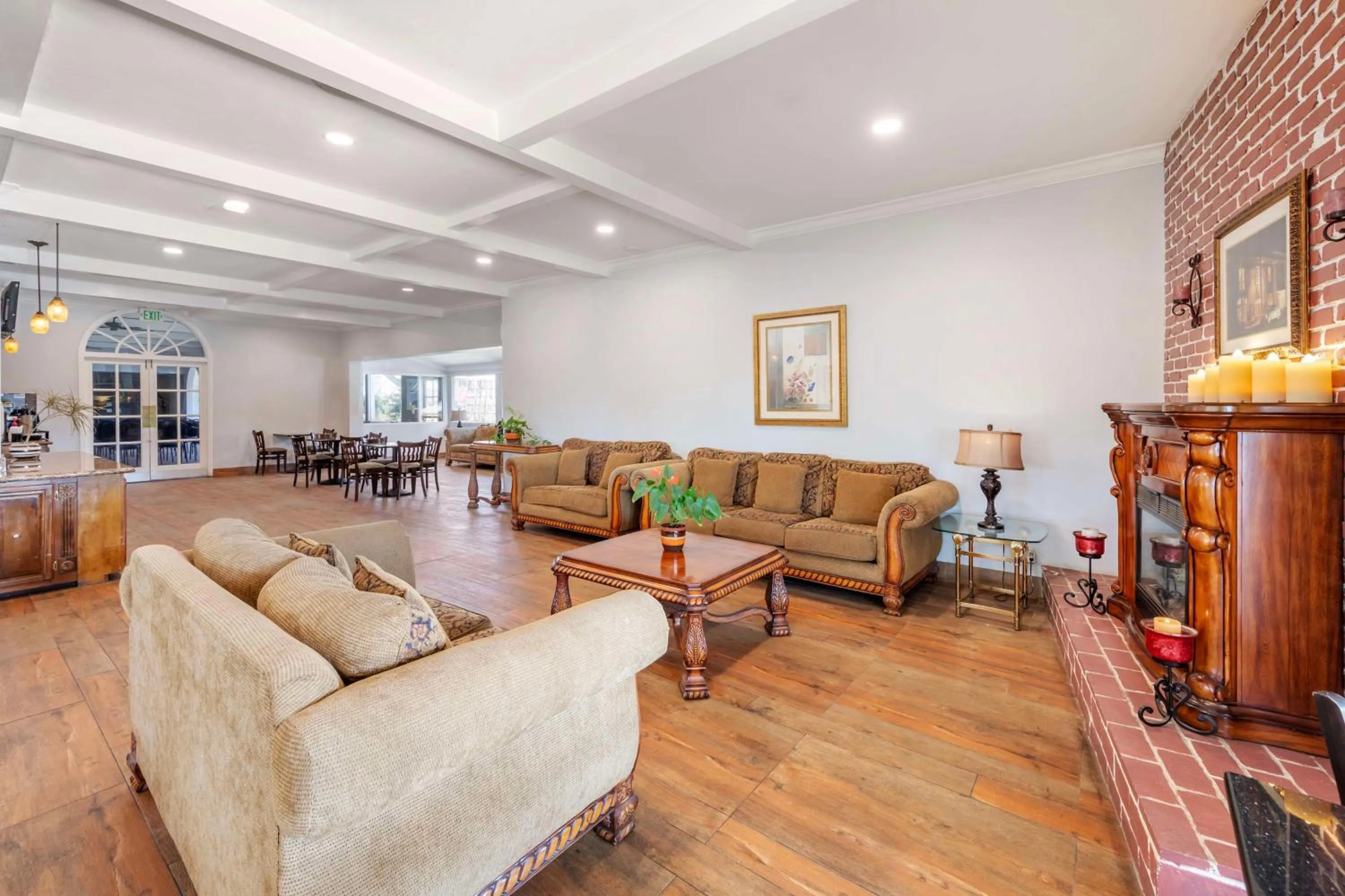 Lobby or reception in Best Western Plus Hill House