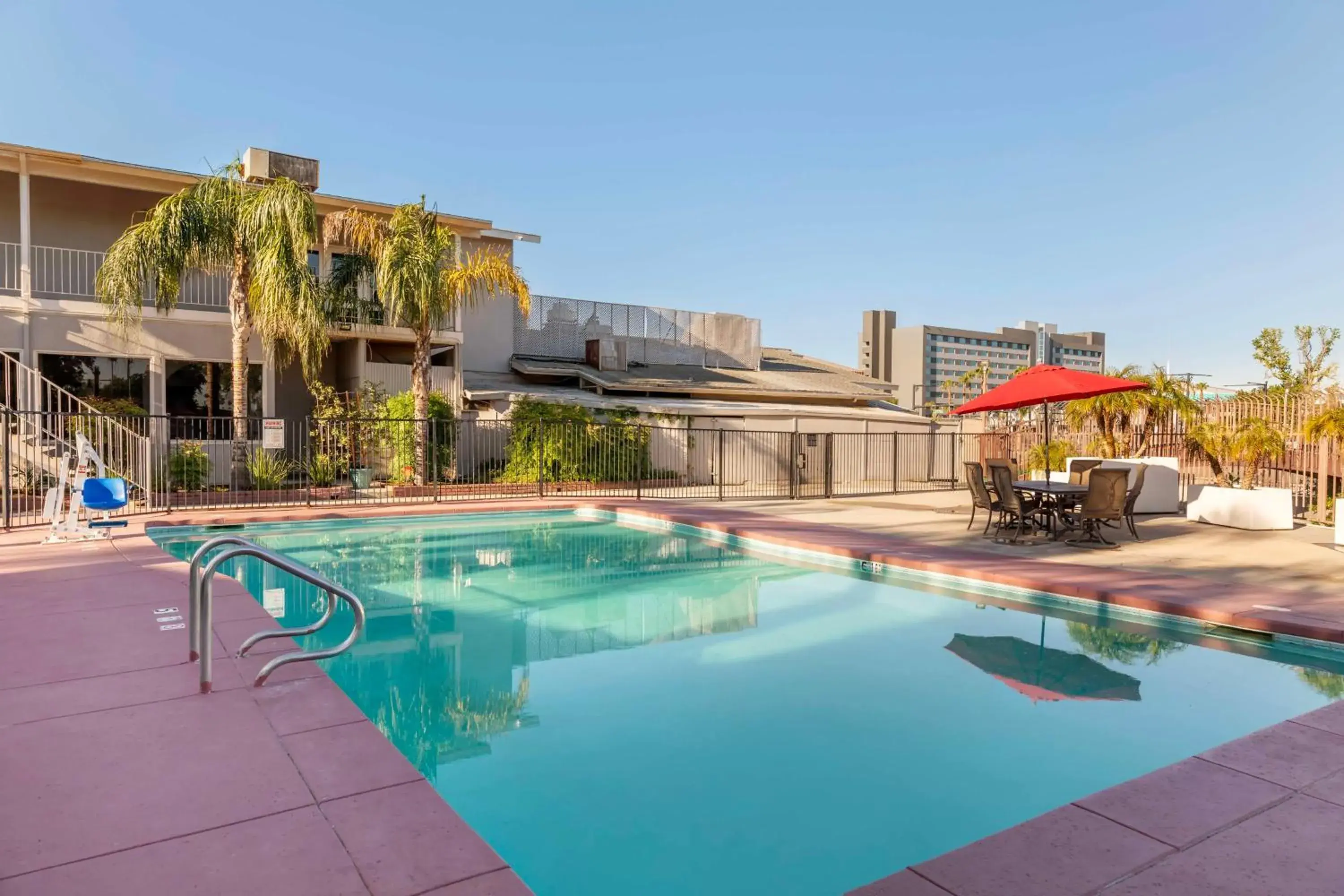 Pool view in Best Western Plus Hill House Pool view in Best Western Plus Hill House
