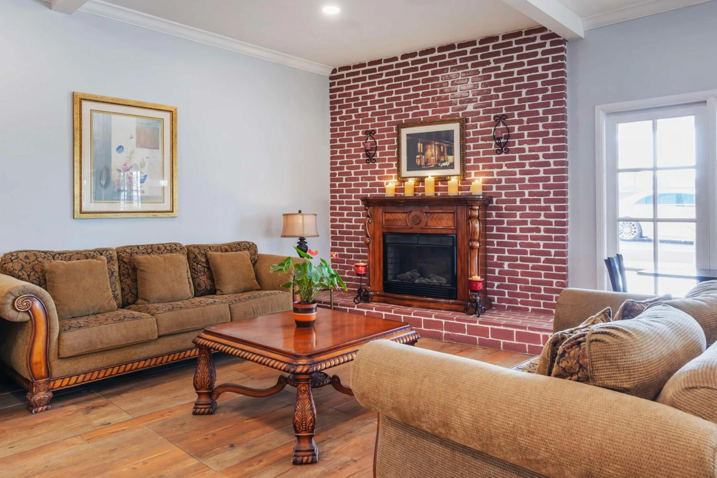 Lobby or reception in Best Western Plus Hill House