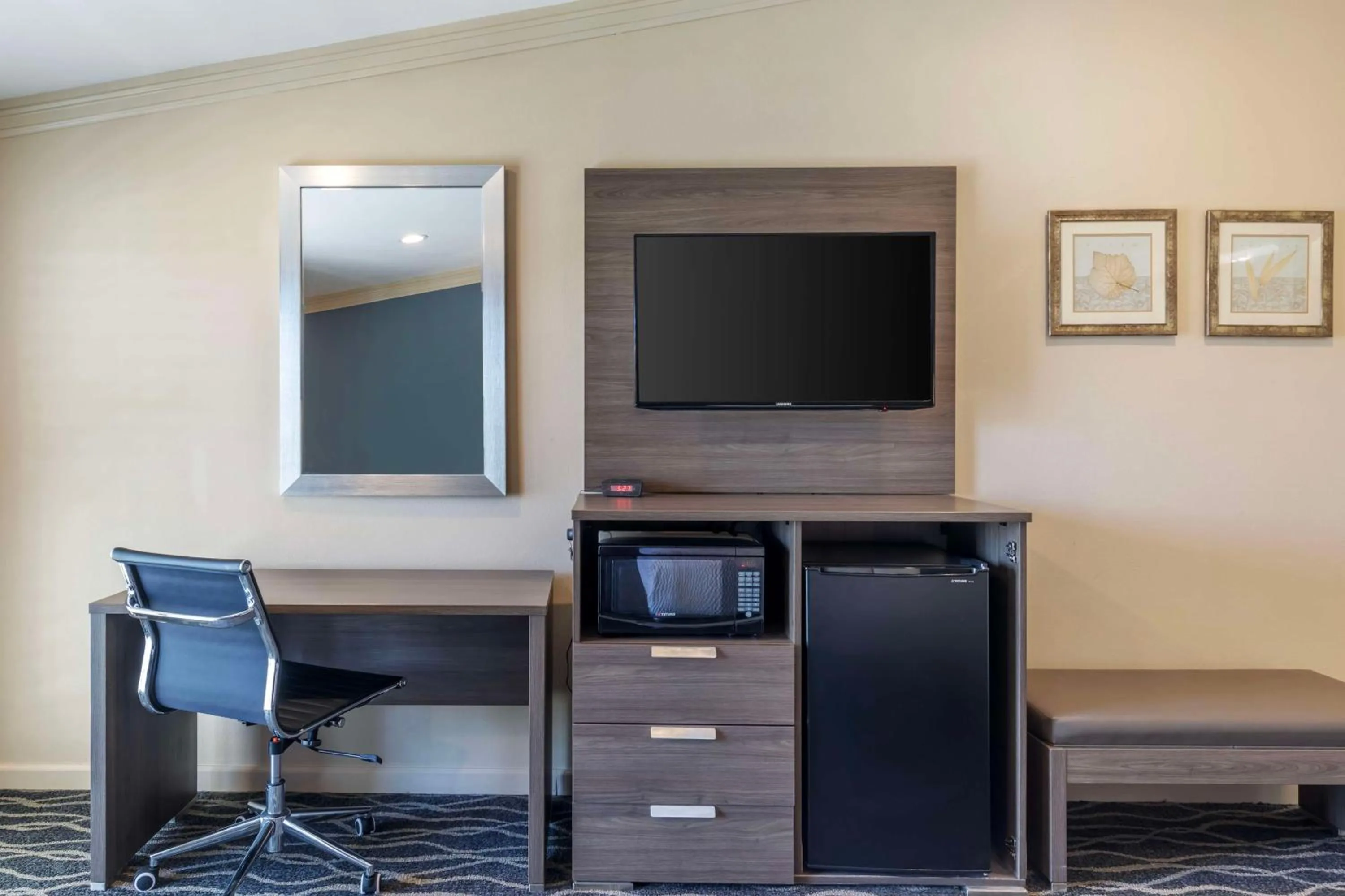 Bedroom in Best Western Plus Hill House