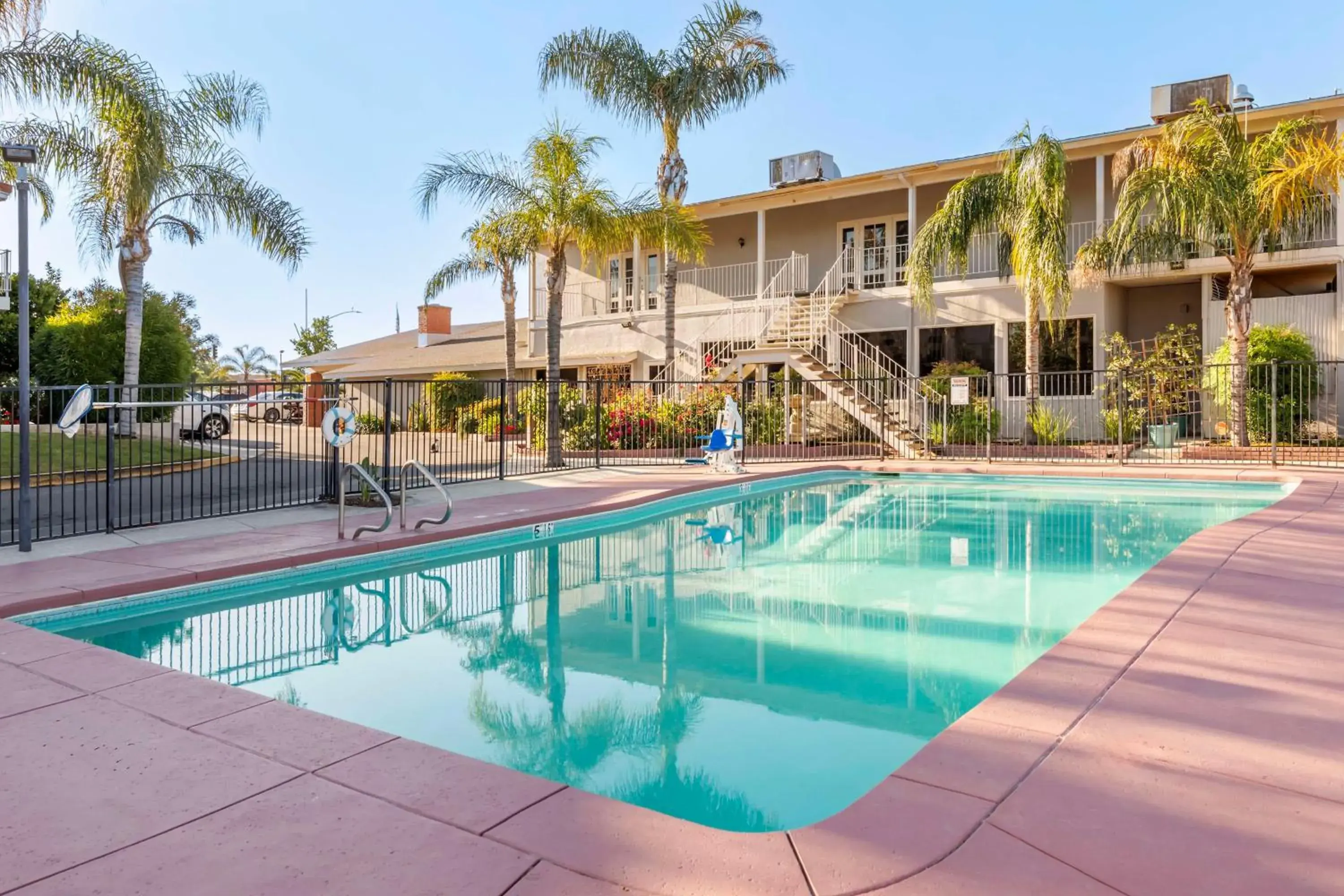 Pool view in Best Western Plus Hill House Pool view in Best Western Plus Hill House