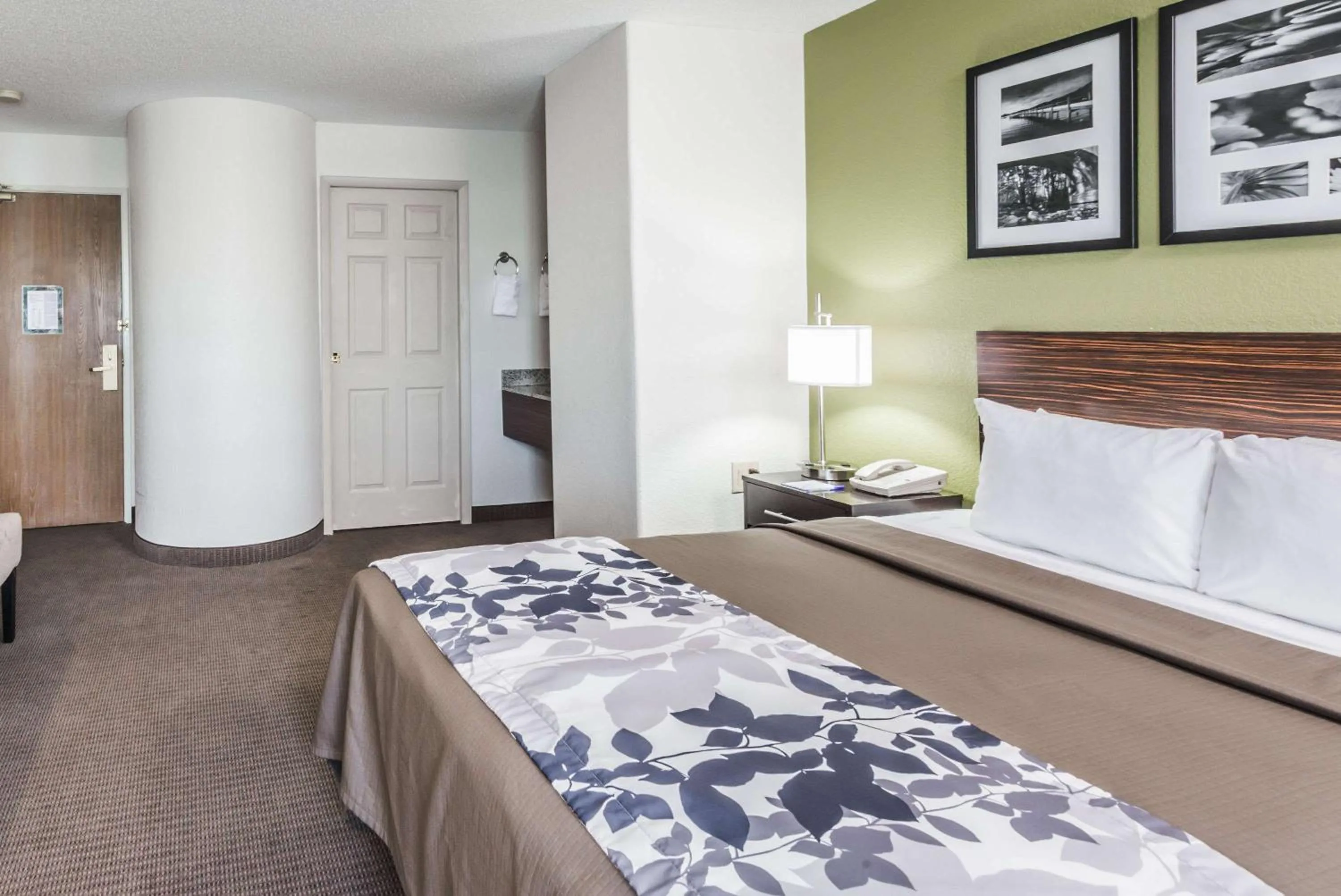 Photo of the whole room, Bed in Baymont by Wyndham Pueblo