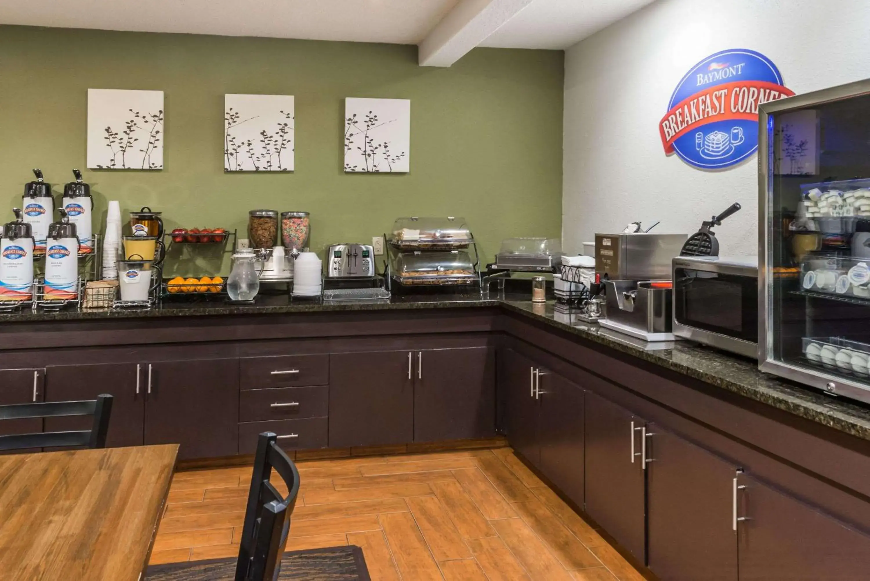 Restaurant/places to eat in Baymont by Wyndham Pueblo Restaurant/places to eat in Baymont by Wyndham Pueblo