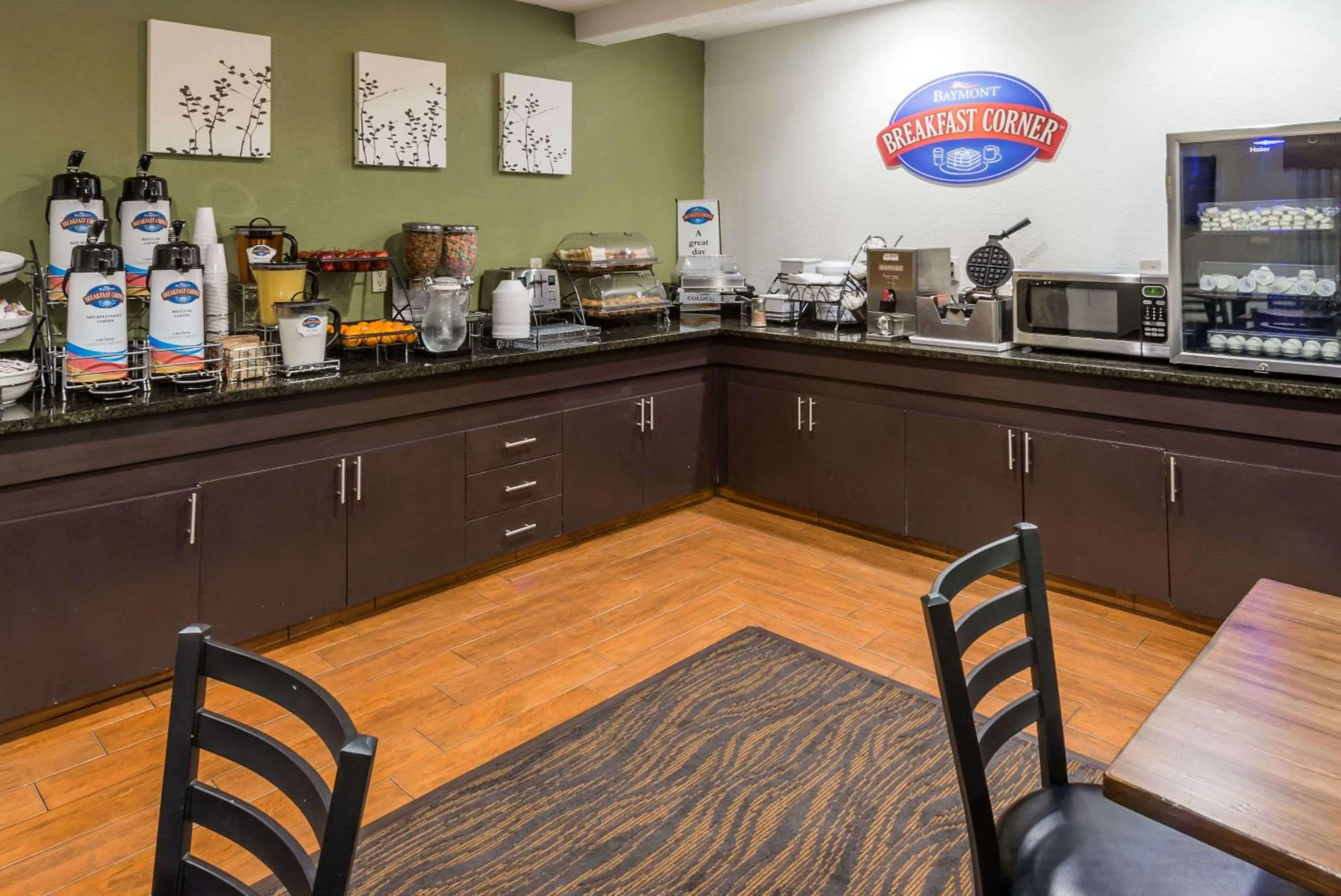 Restaurant/places to eat in Baymont by Wyndham Pueblo