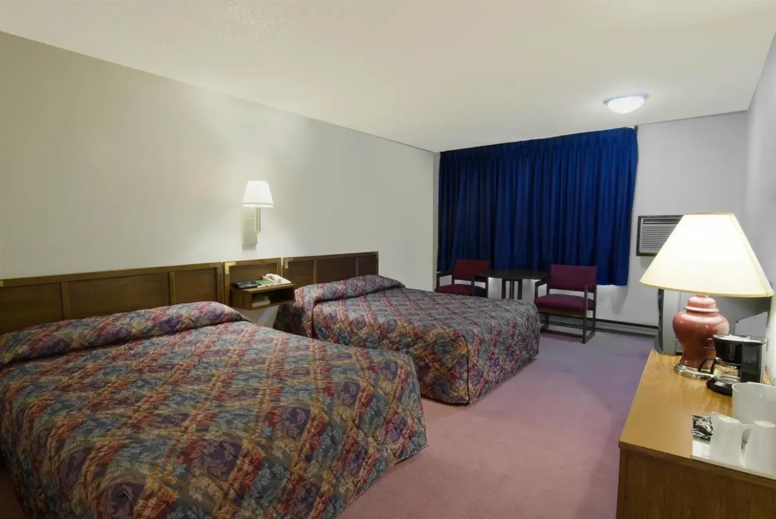 Bed in Americas Best Value Inn Laramie Bed in Americas Best Value Inn Laramie