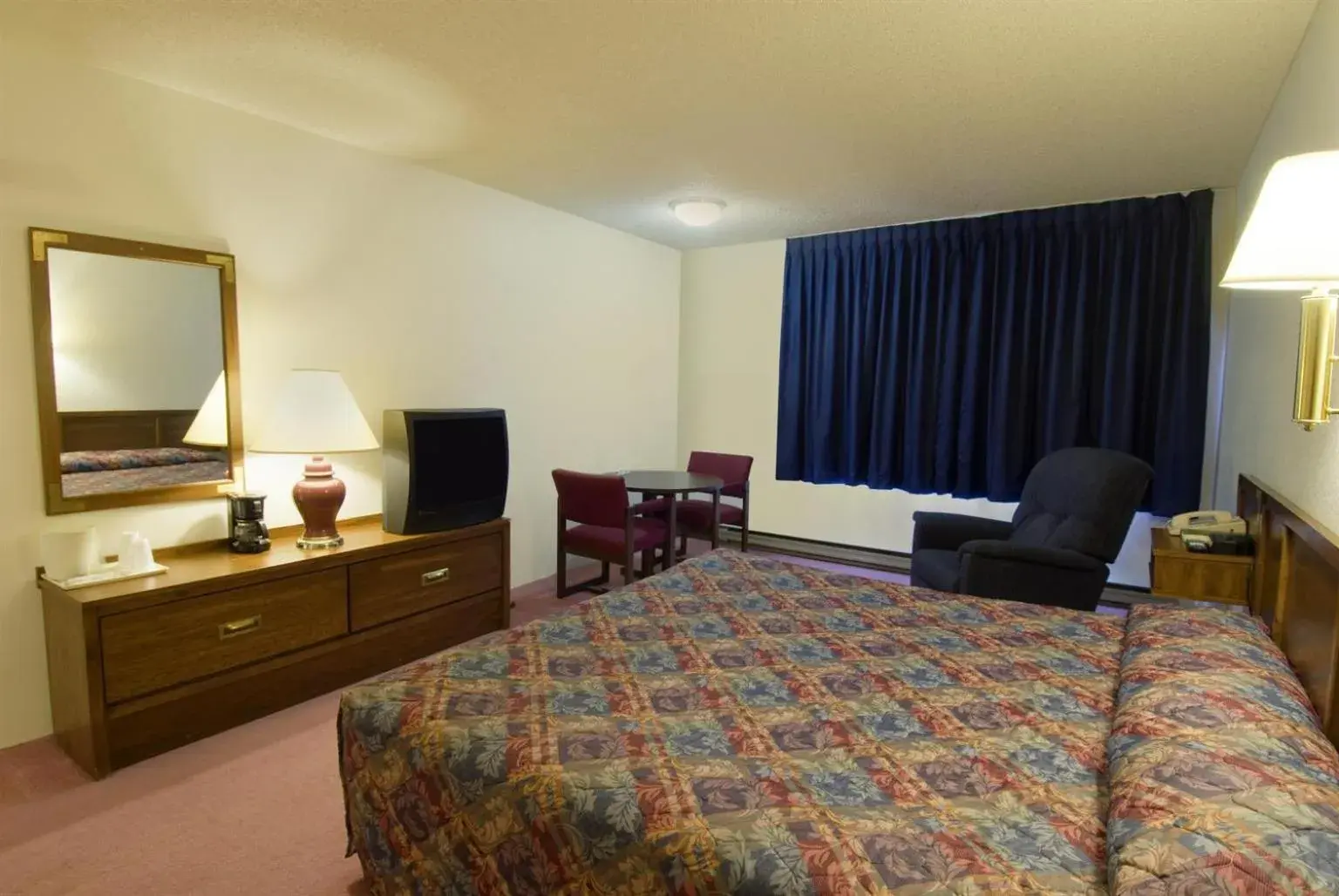 Bed in Americas Best Value Inn Laramie Bed in Americas Best Value Inn Laramie