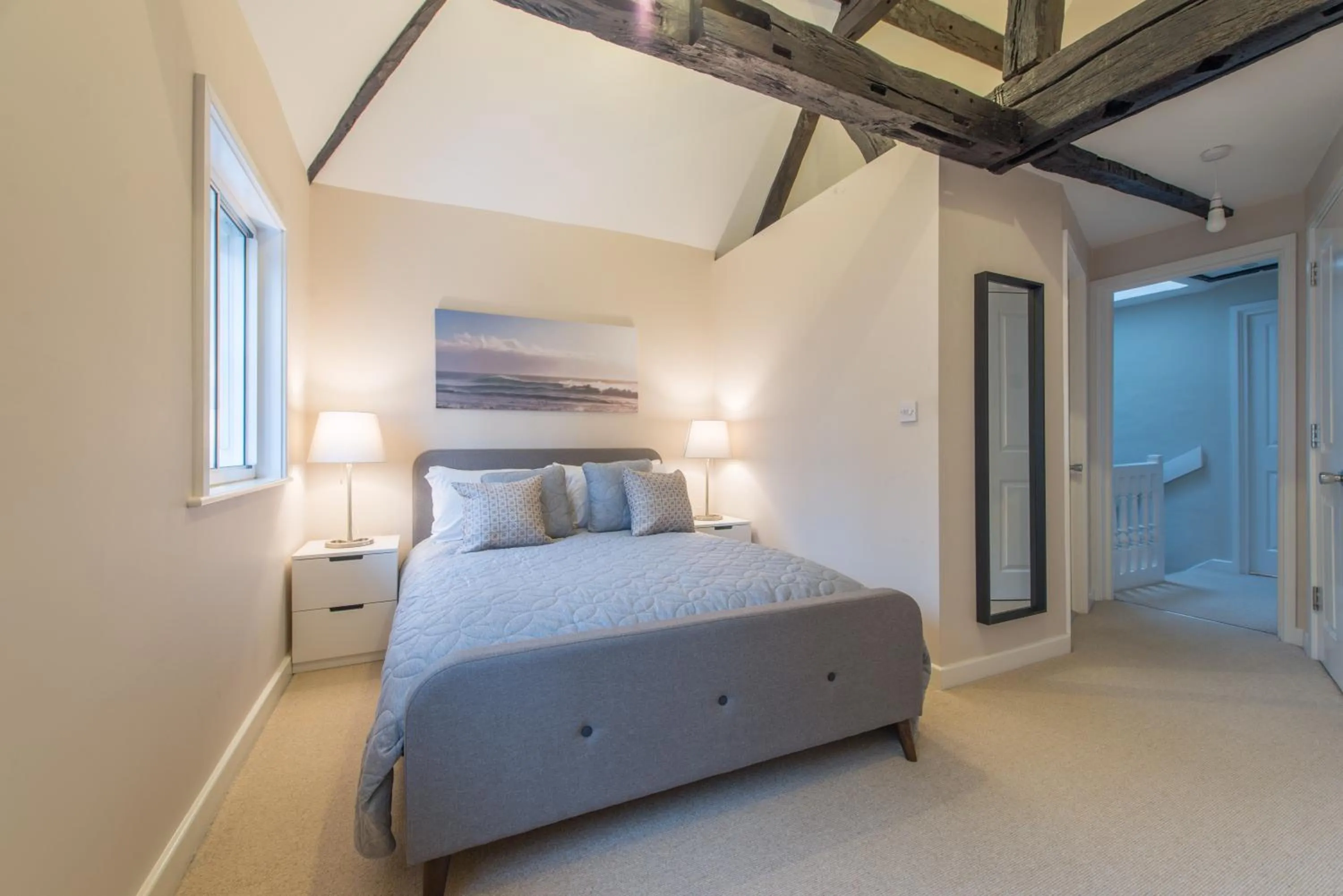 Bed in Central Windsor Apartment Facing the Castle