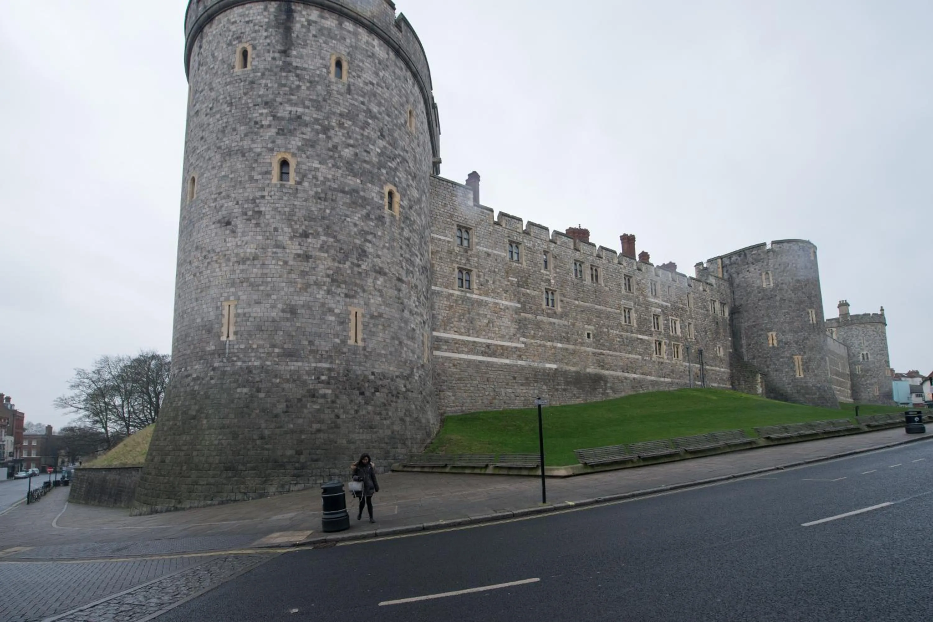Central Windsor Apartment Facing the Castle