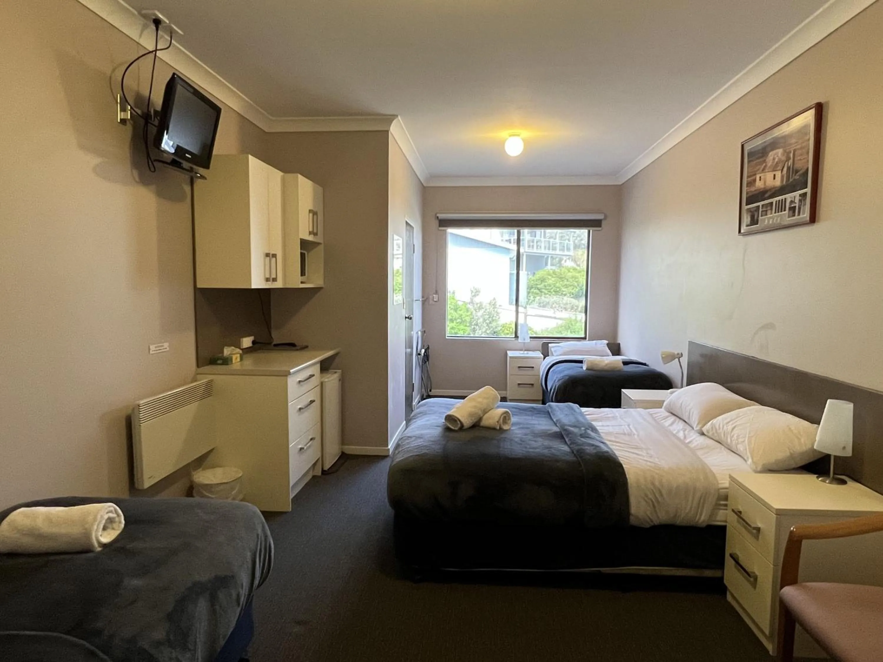Photo of the whole room, Bed in Yuki Inn Jindabyne