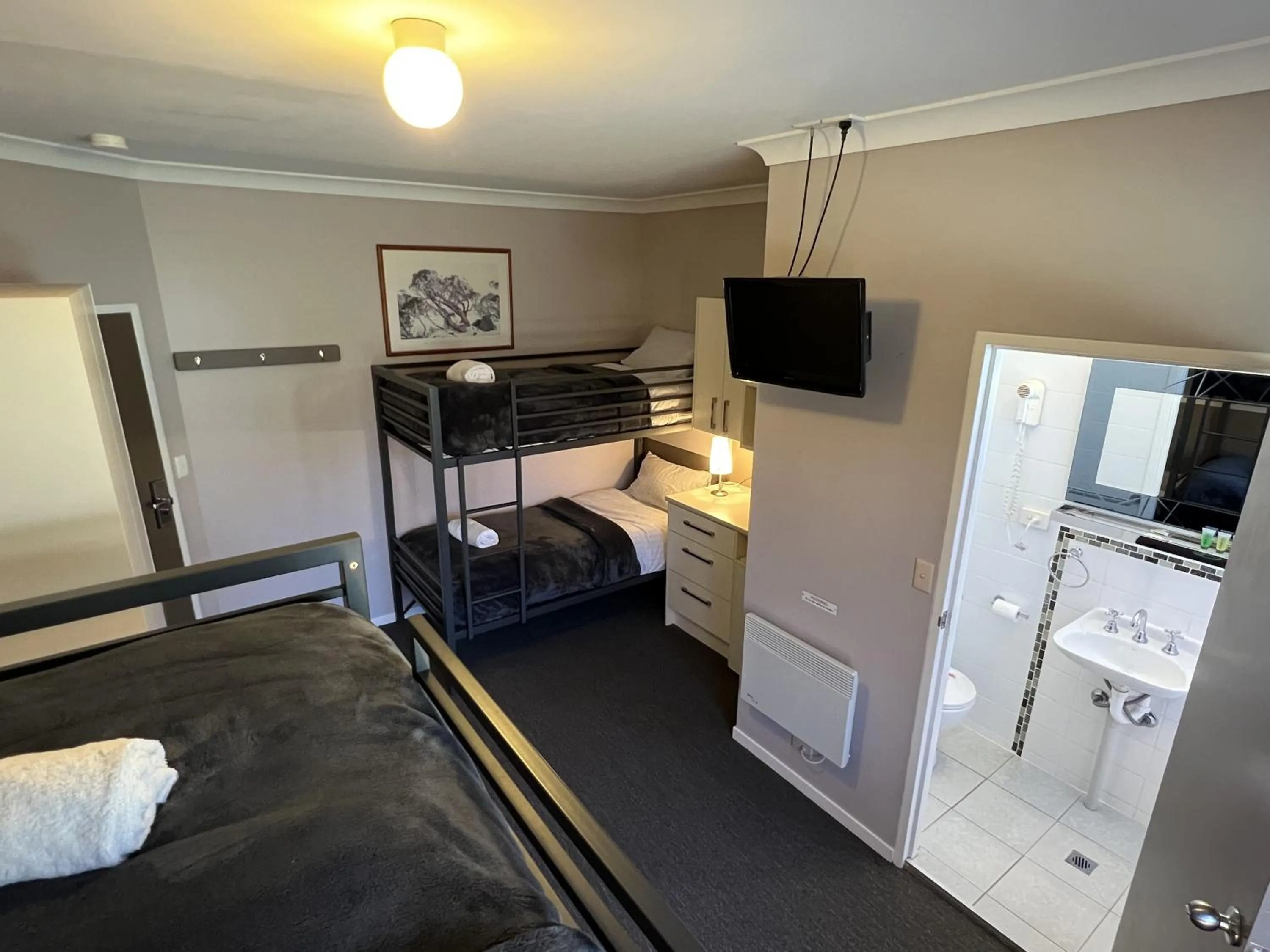 bunk bed, Bed in Yuki Inn Jindabyne