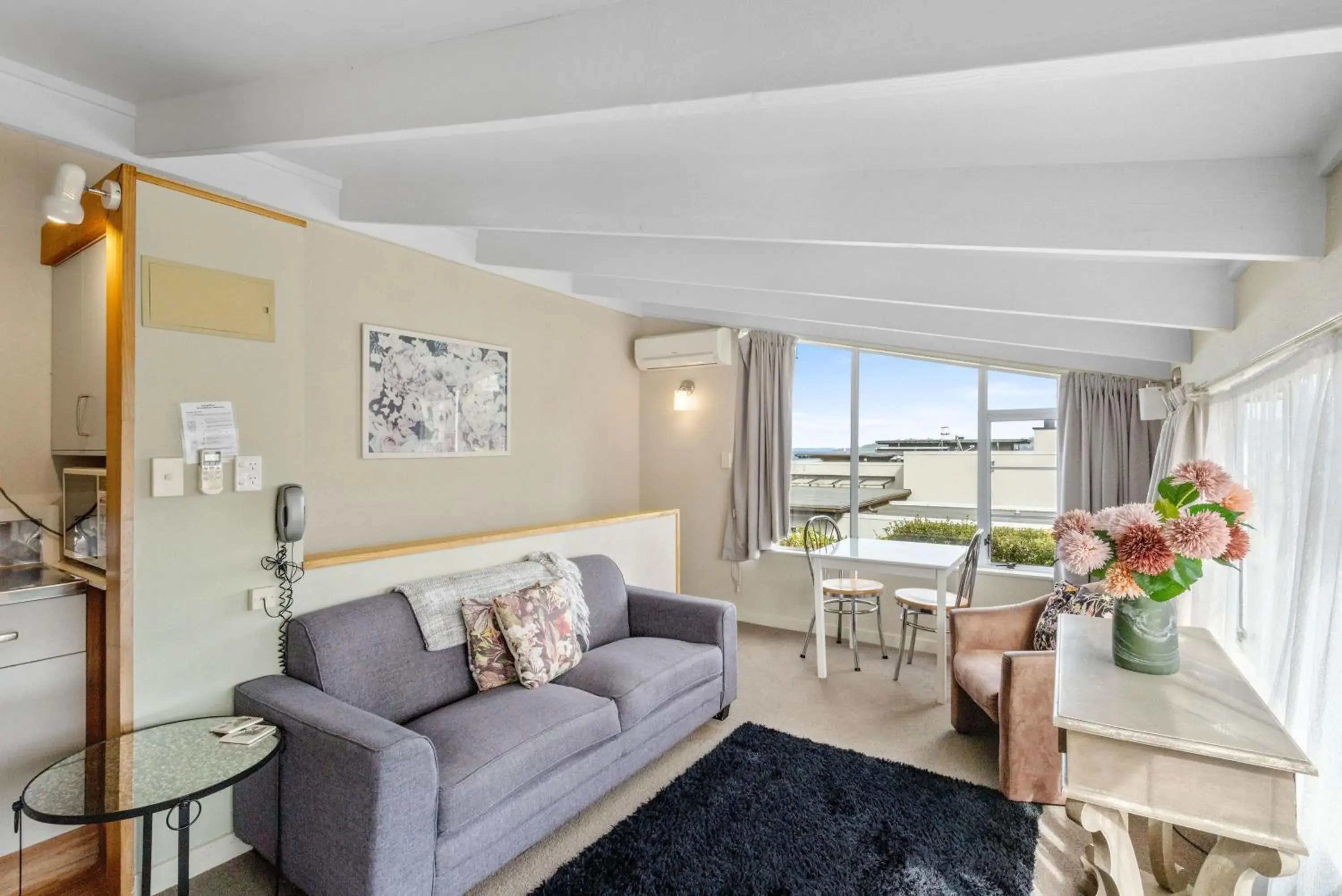 Studio with Partial Lake View - Adults Only in Cottage Mews Motel Studio with Partial Lake View - Adults Only in Cottage Mews Motel