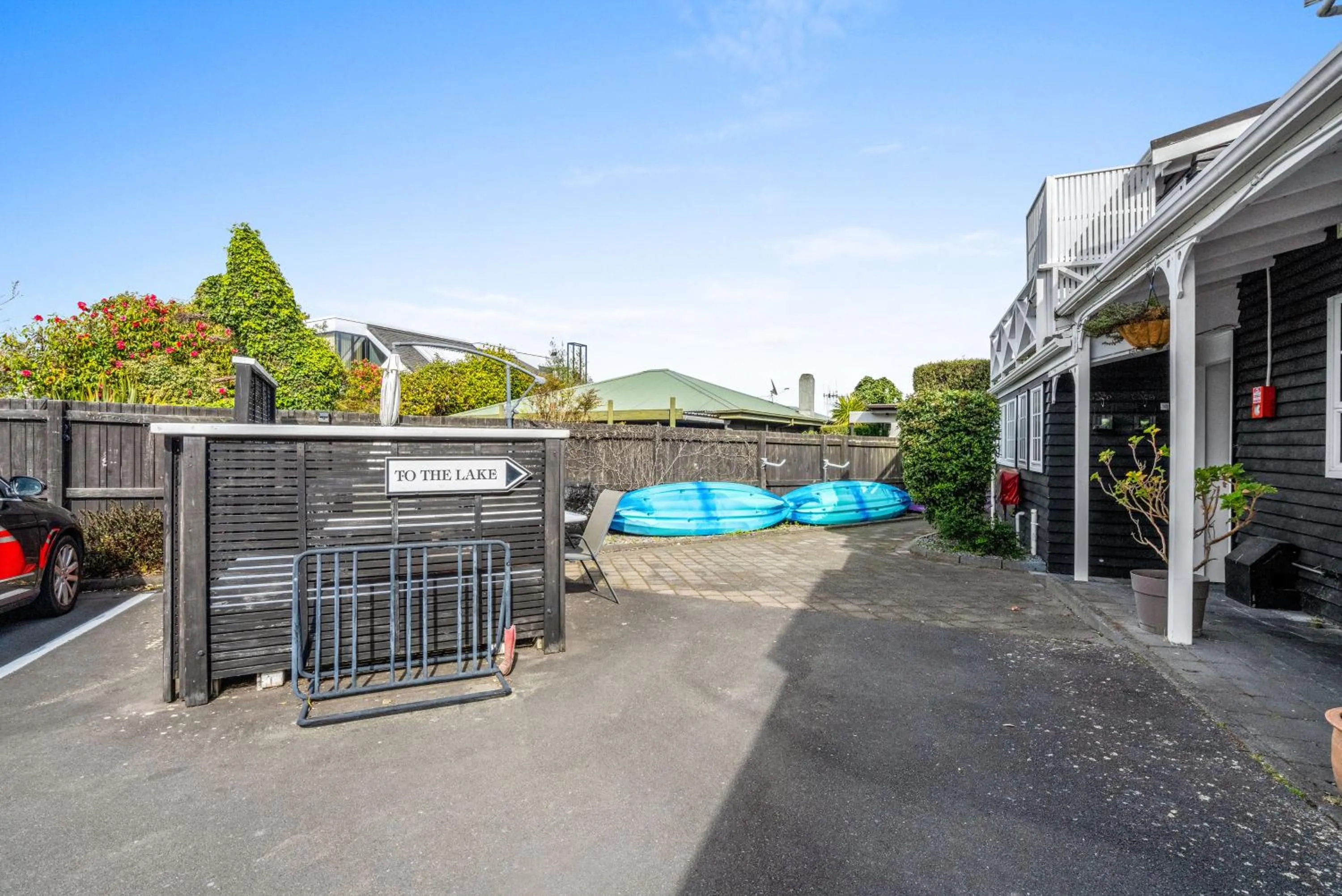 Property building in Cottage Mews Motel