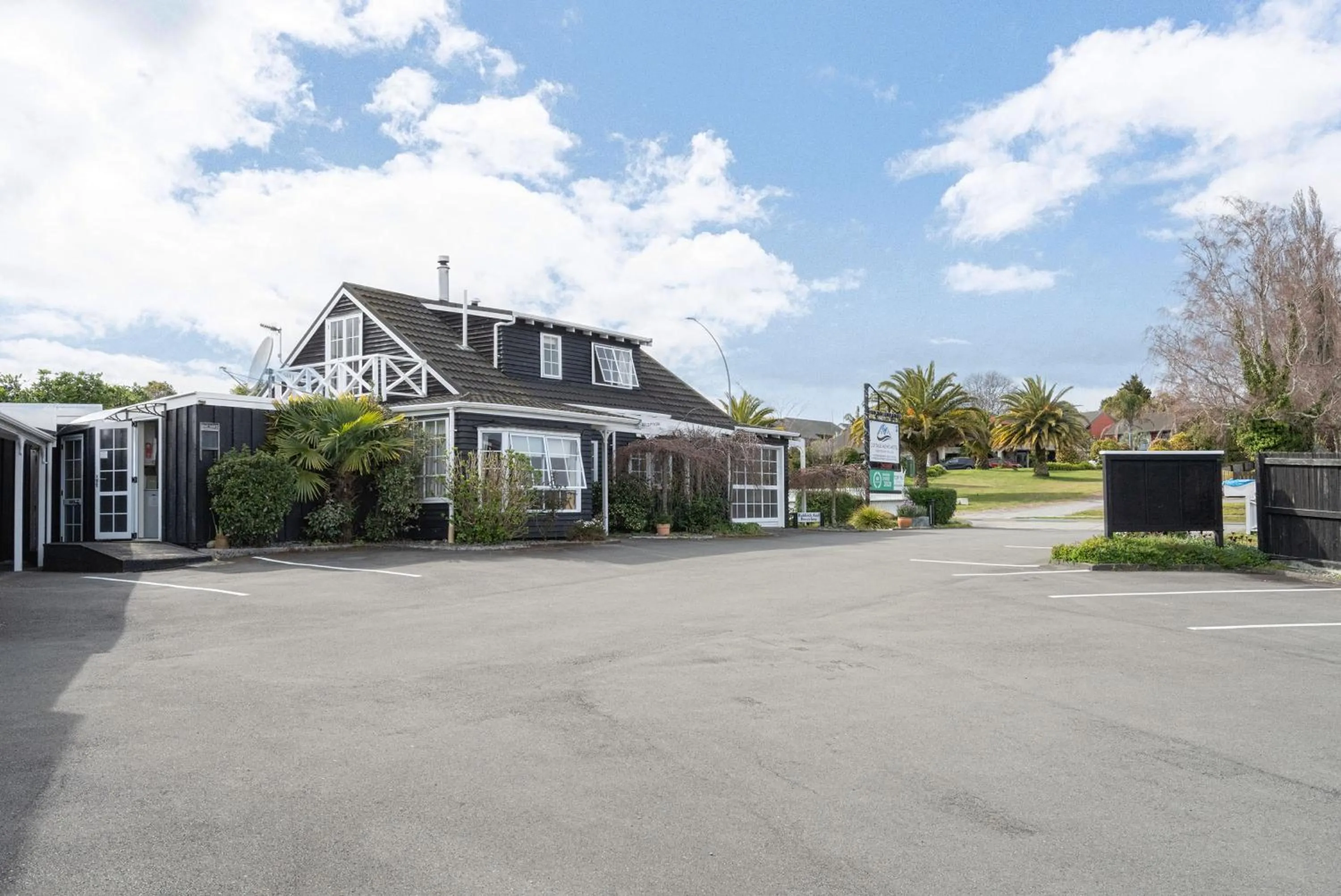 Property building in Cottage Mews Motel