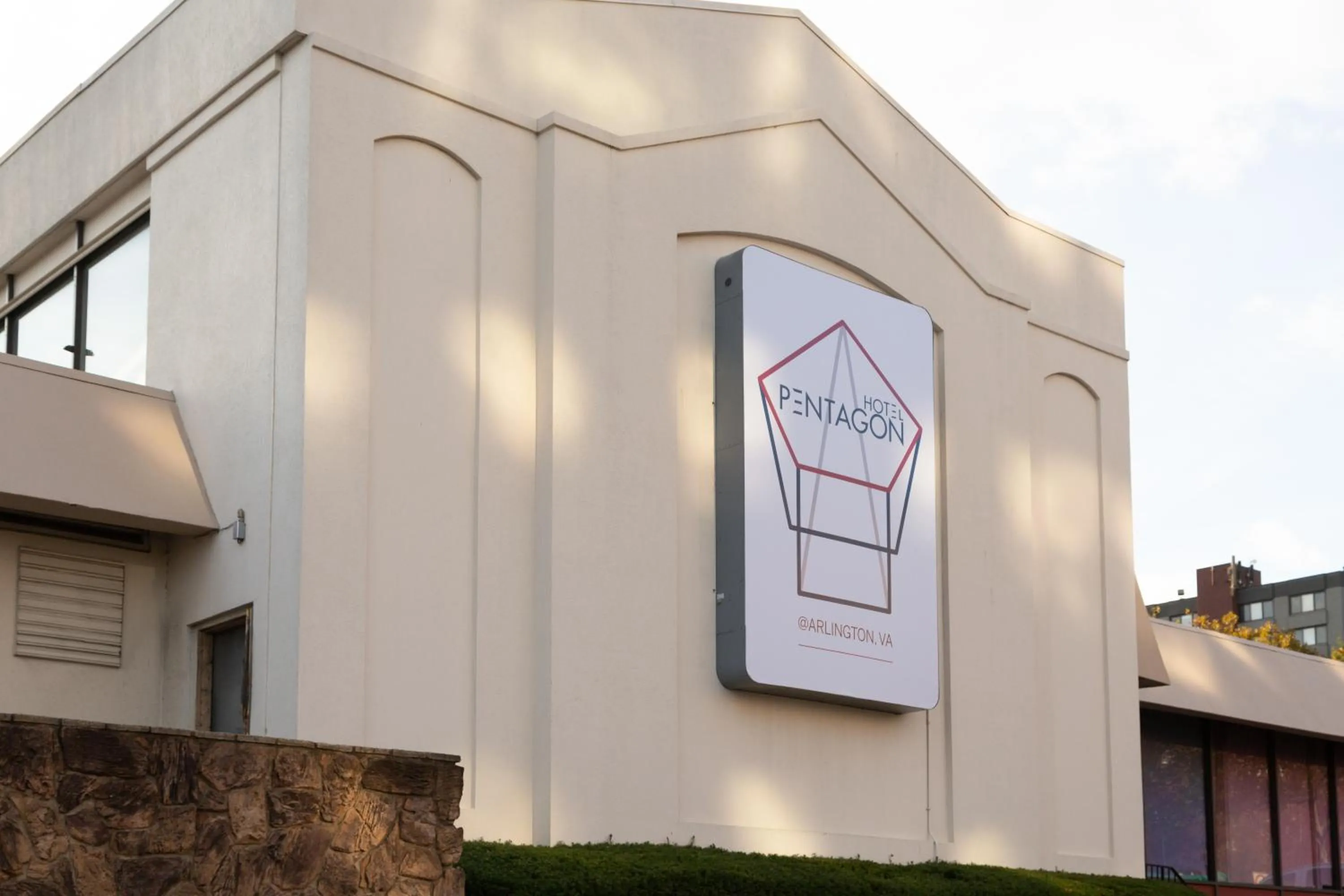 Property logo or sign in Hotel Pentagon