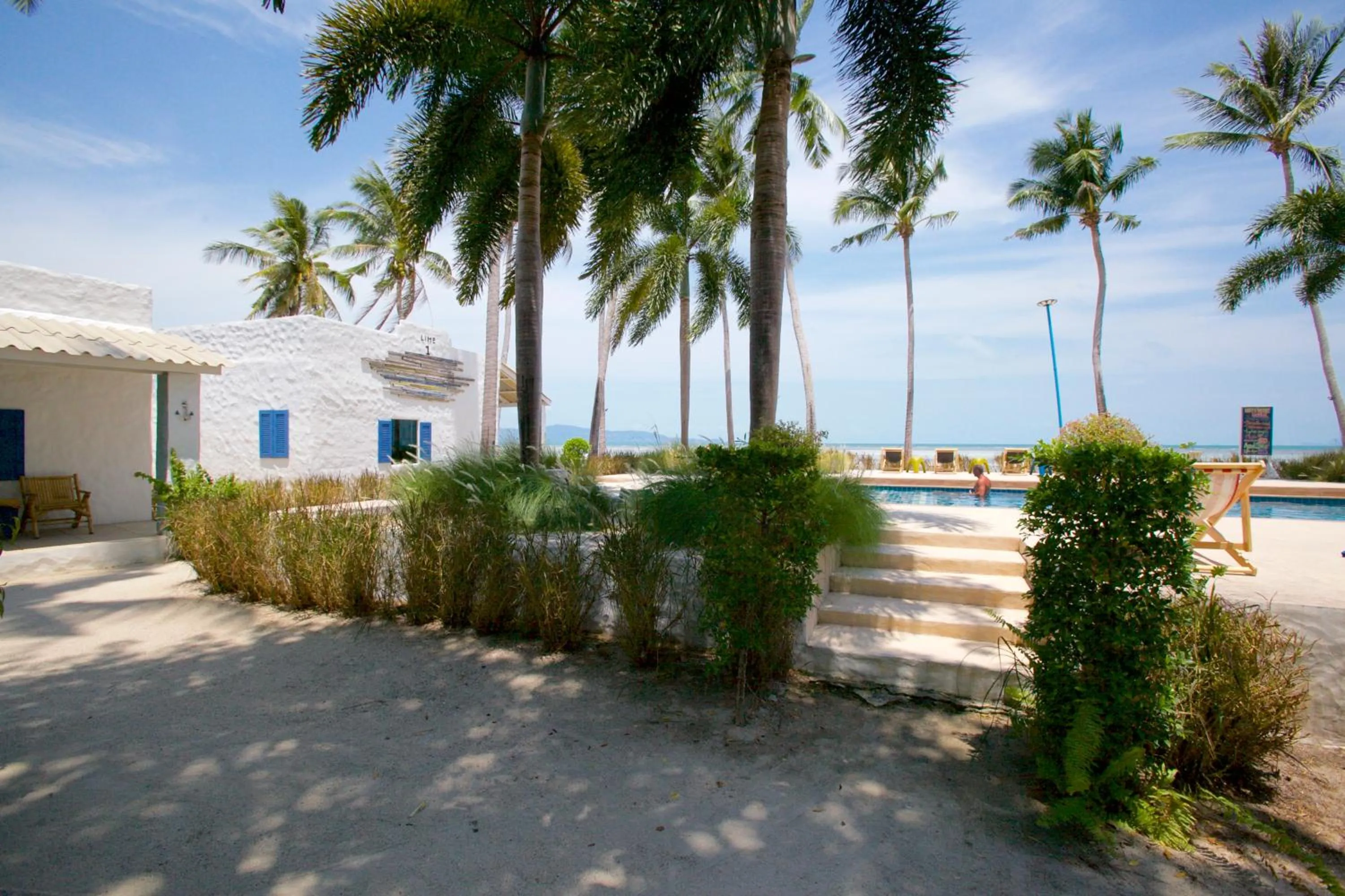 Restaurant/places to eat in Lime N Soda Beachfront Resort