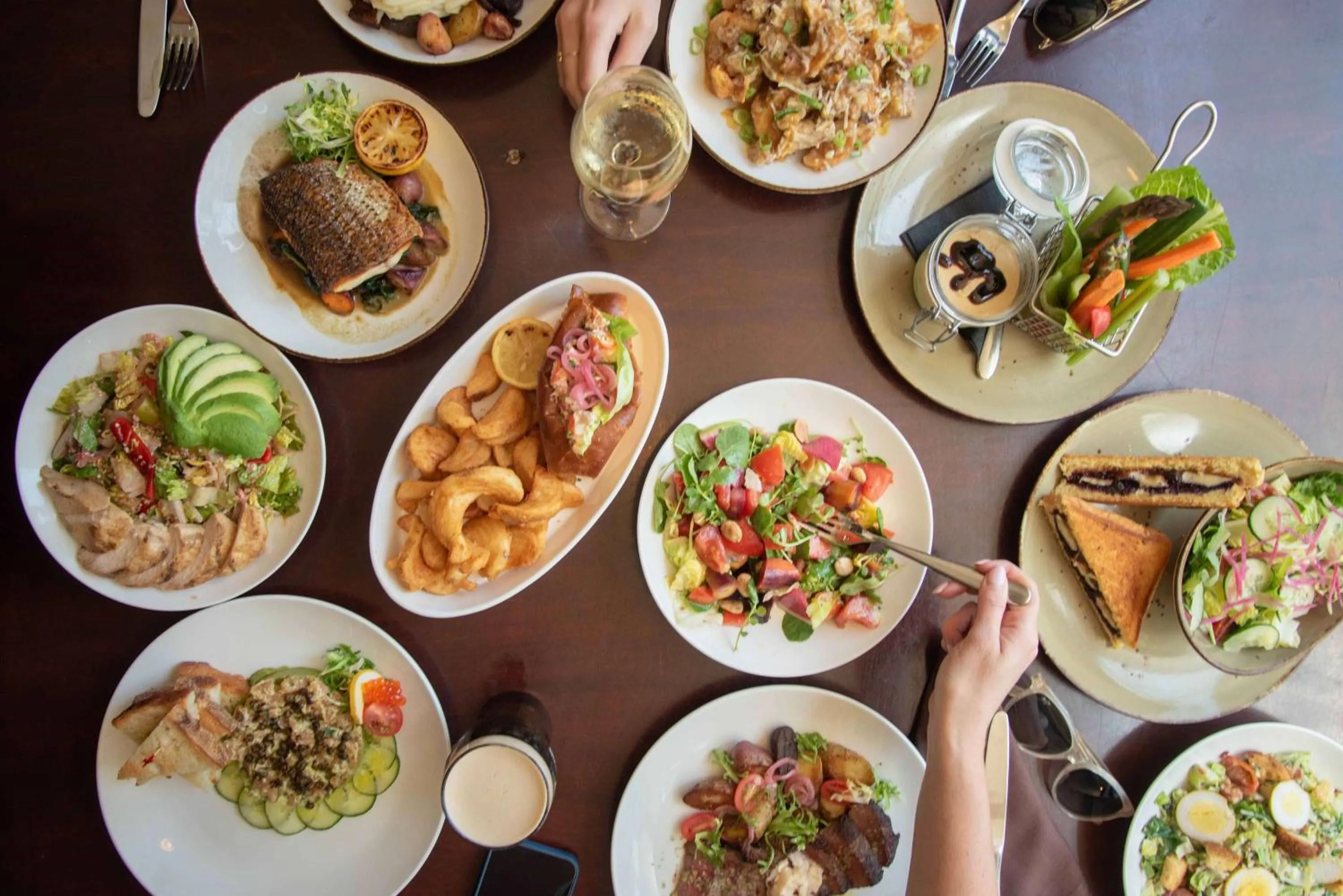 Lounge or bar in Hilton Chicago