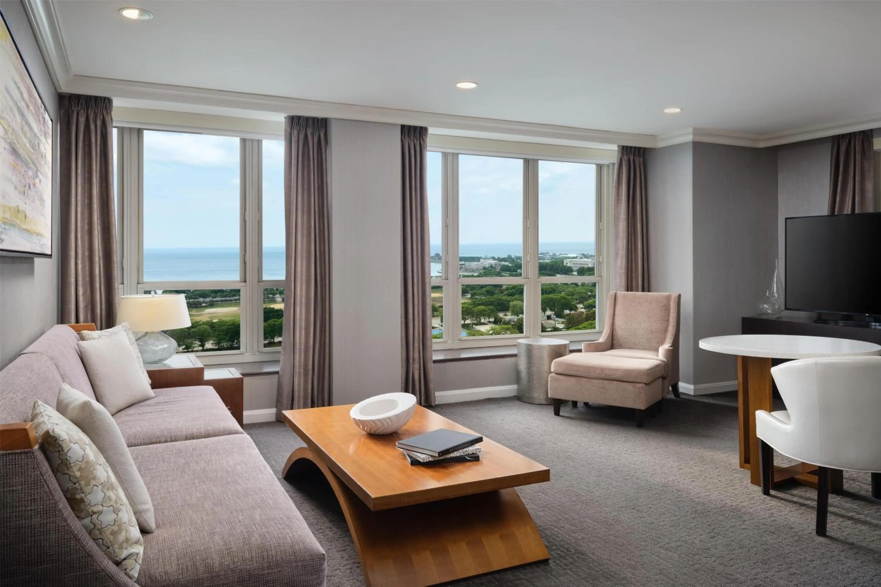 Living room in Hilton Chicago