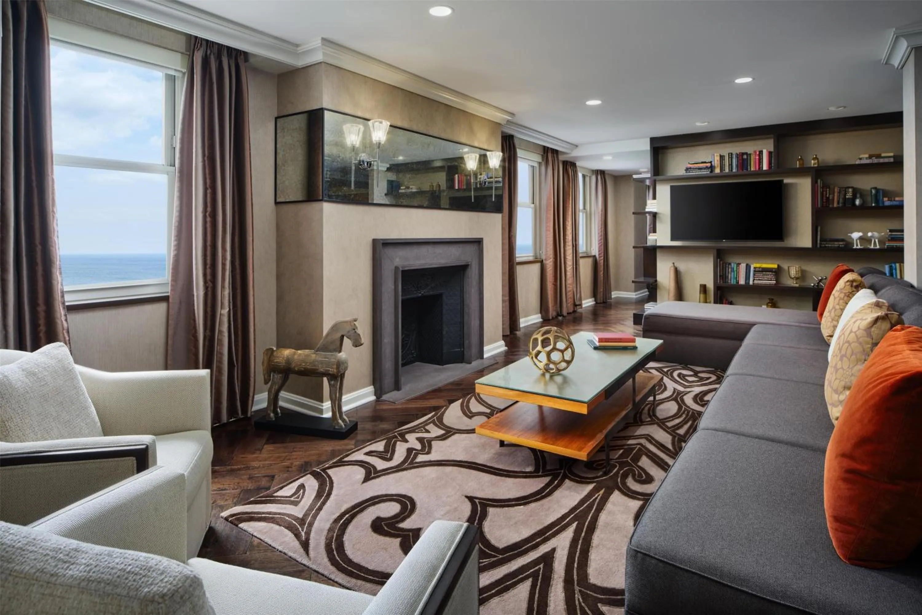 Living room in Hilton Chicago