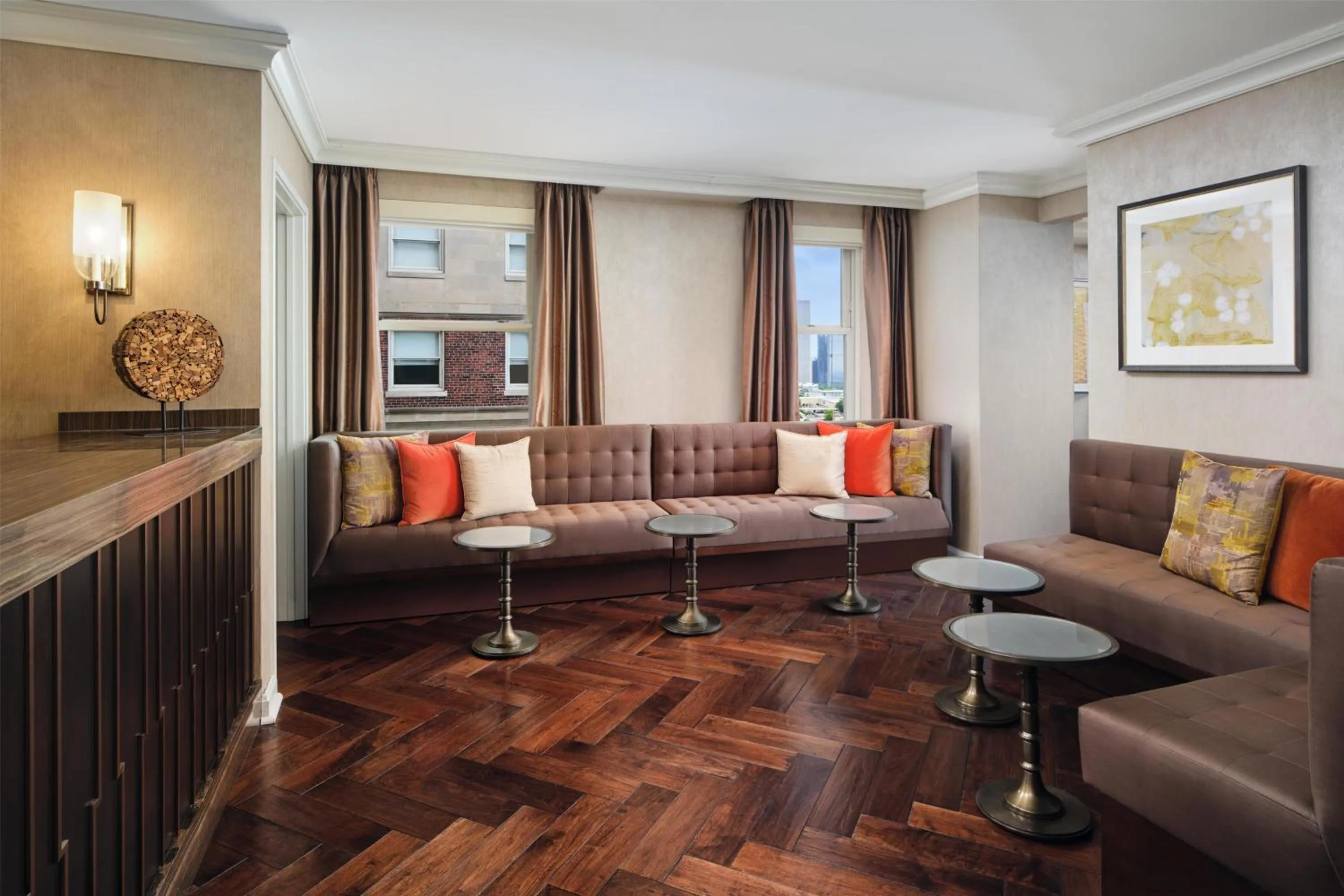 Living room in Hilton Chicago