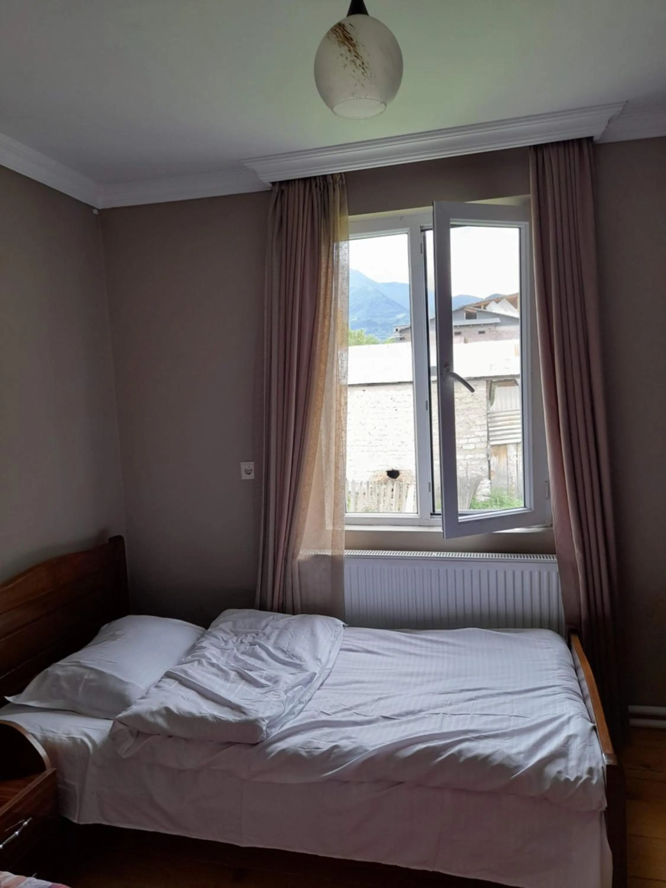 House Mon Amie