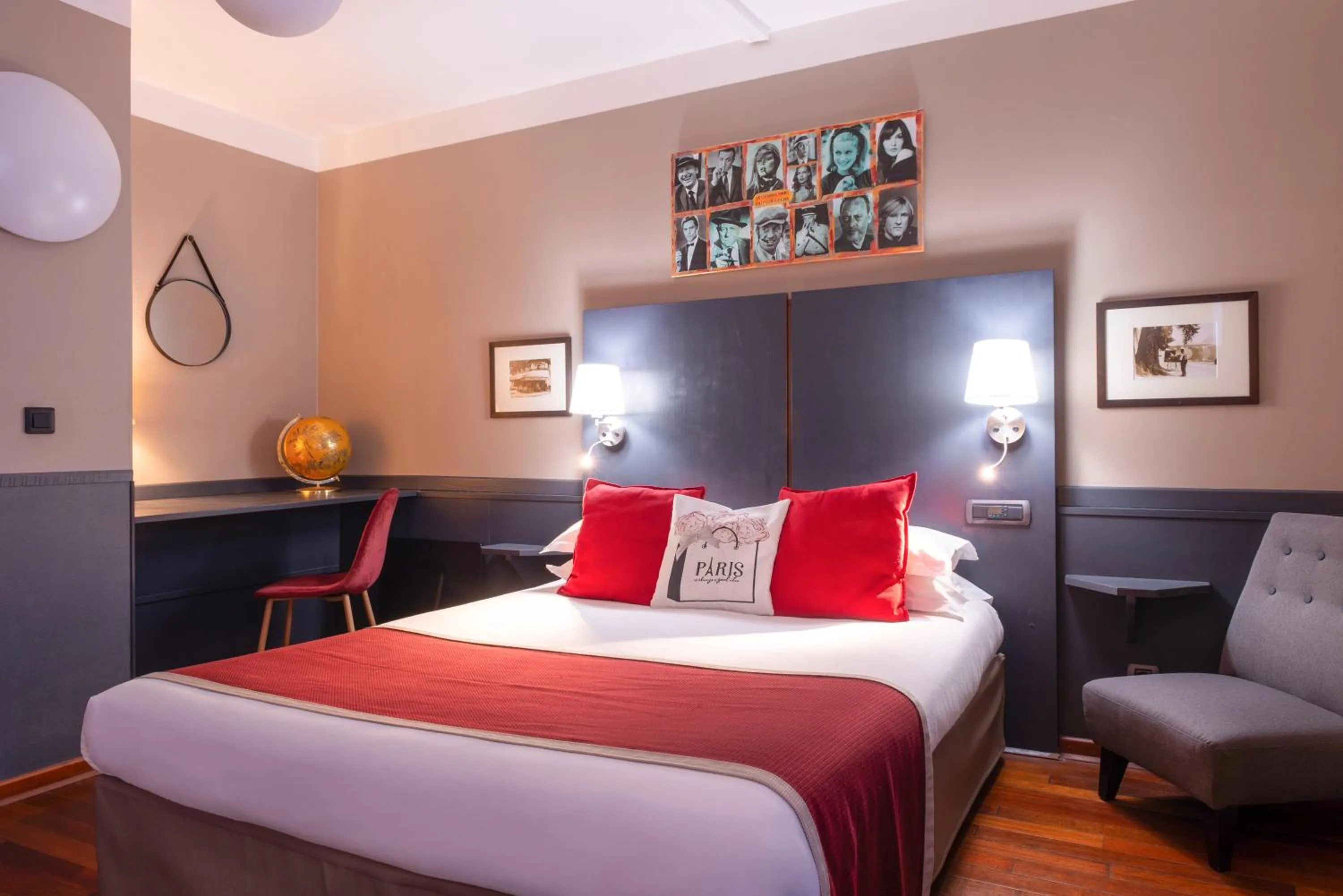 Bed in Hotel George Sand Opéra Paris