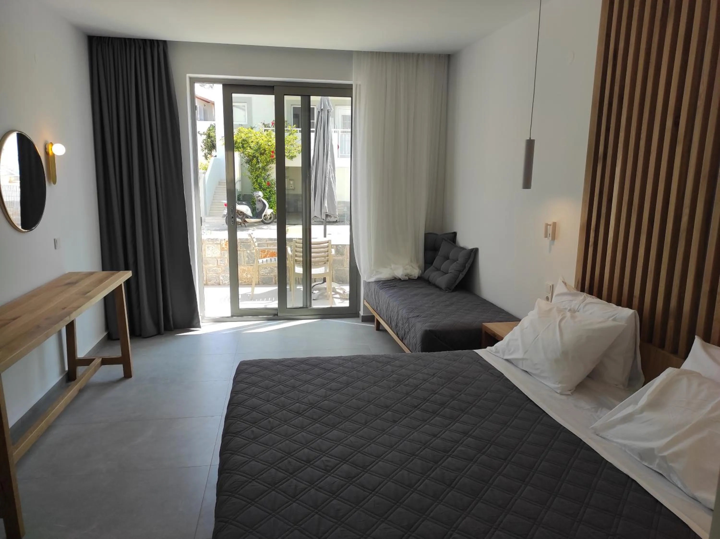 Photo of the whole room, Bed in Melissa Apartments, Studios & Suites