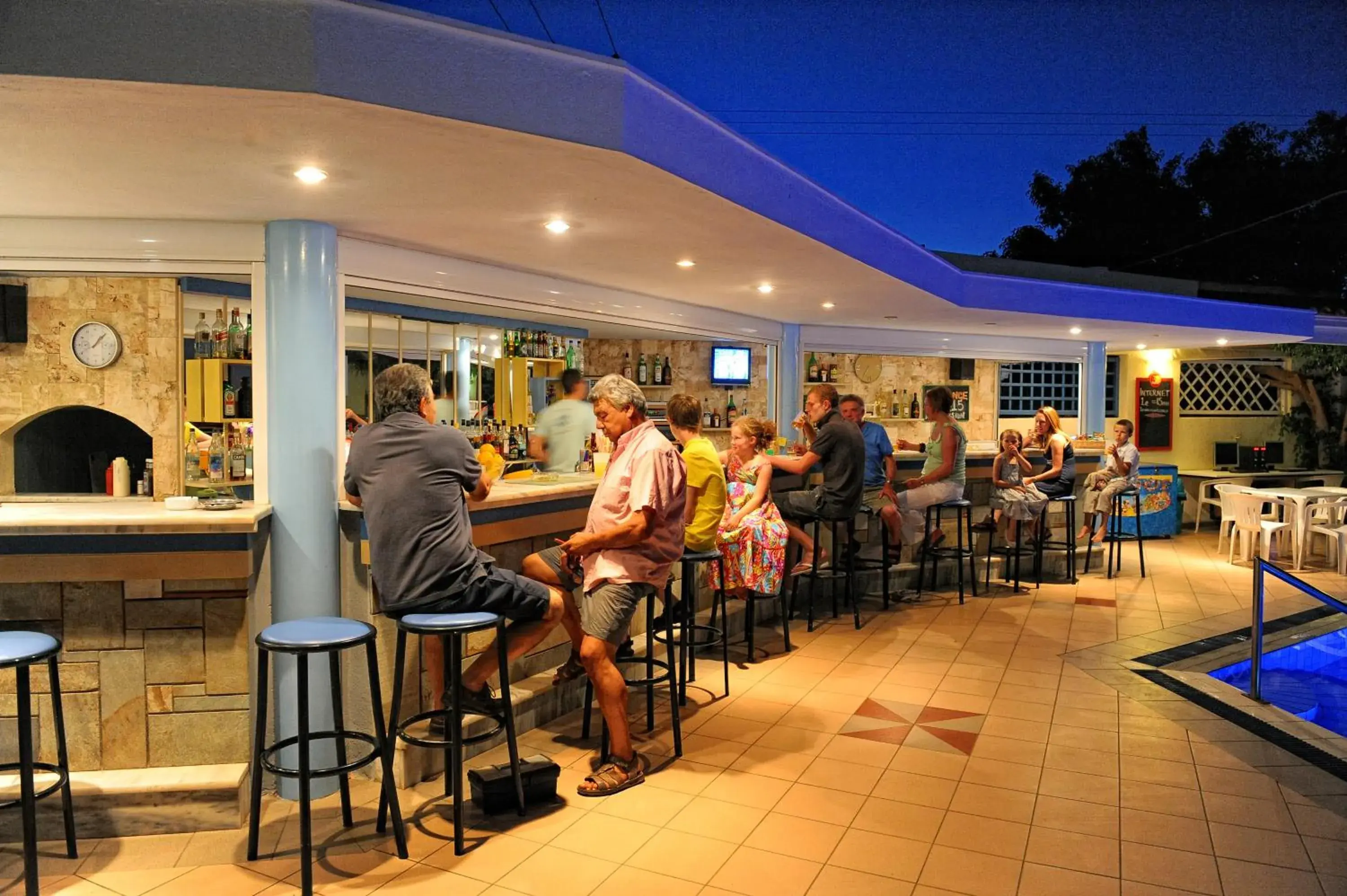 Lounge or bar in Melissa Apartments, Studios & Suites Lounge or bar in Melissa Apartments, Studios & Suites