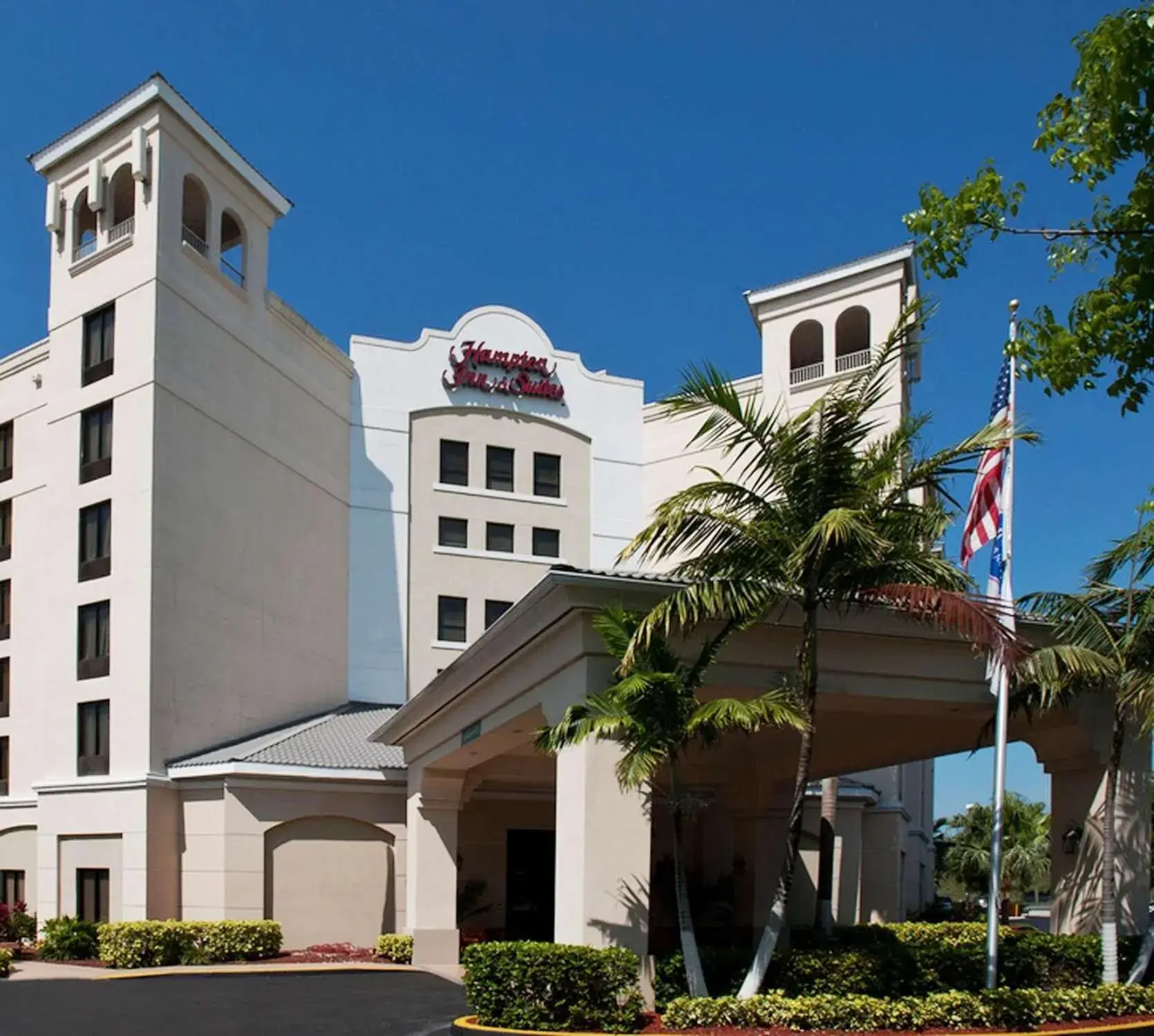 Property building in Hampton Inn & Suites Miami-Doral Dolphin Mall Property building in Hampton Inn & Suites Miami-Doral Dolphin Mall
