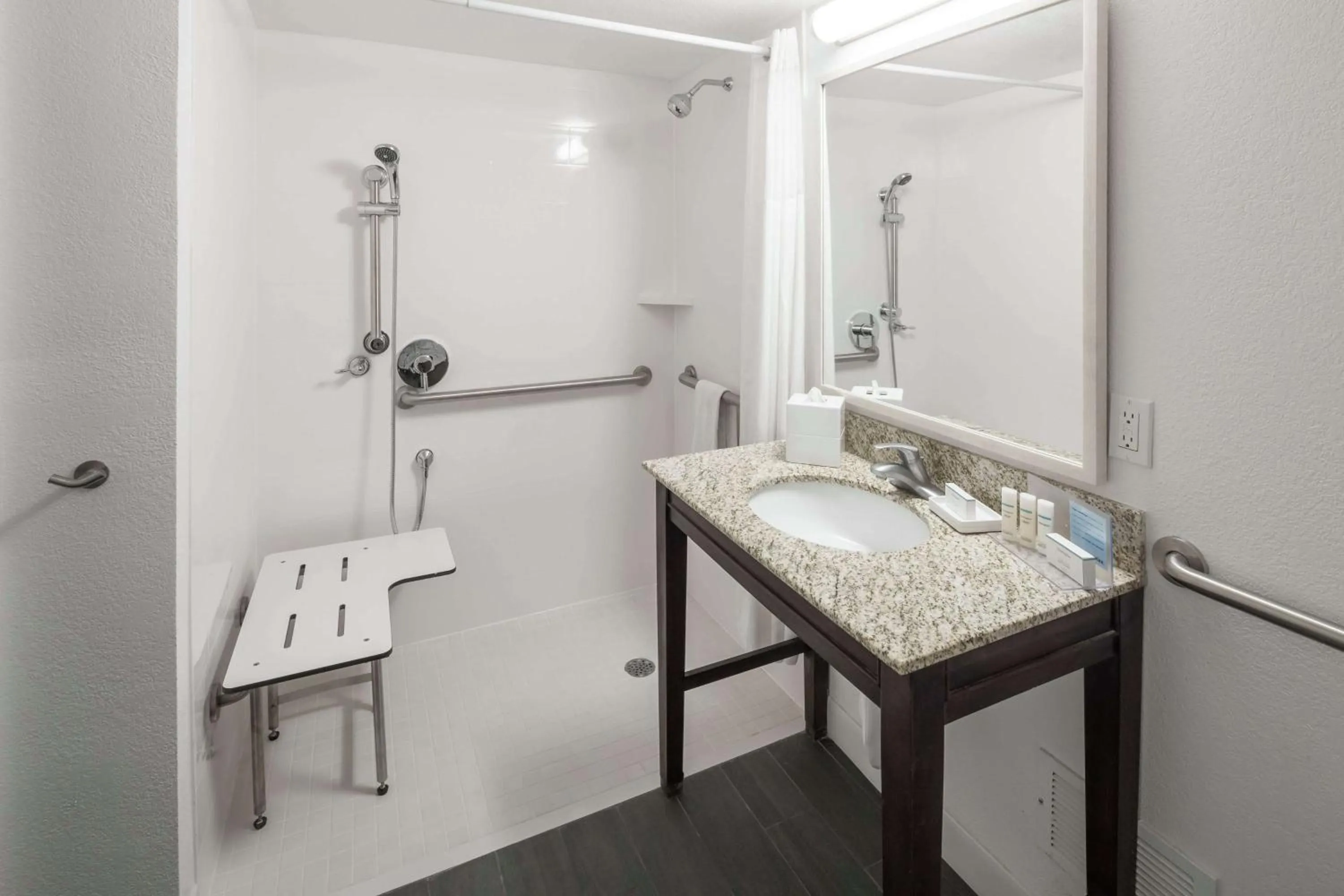 Shower in Hampton Inn & Suites Miami-Doral Dolphin Mall