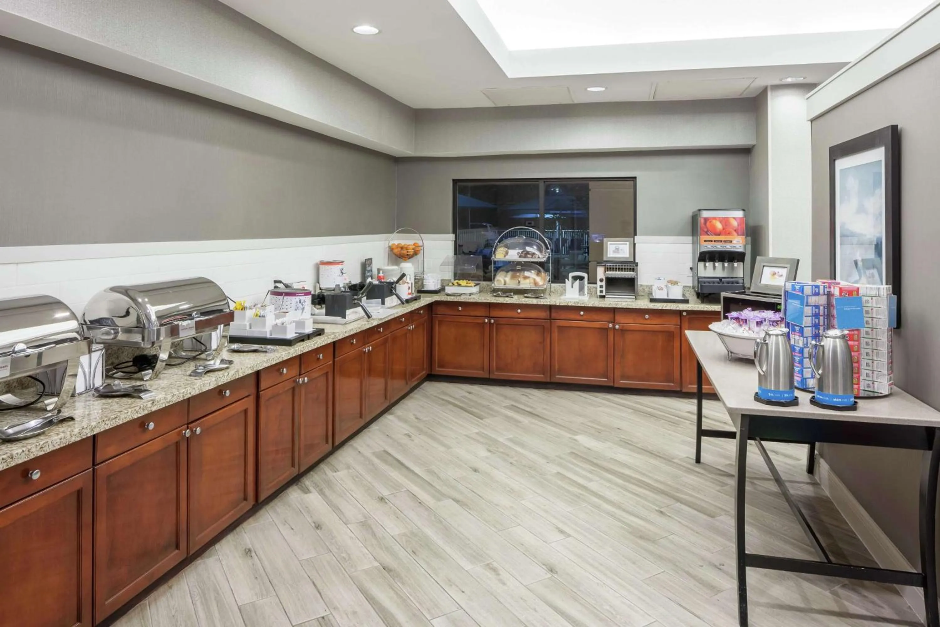Breakfast in Hampton Inn & Suites Miami-Doral Dolphin Mall