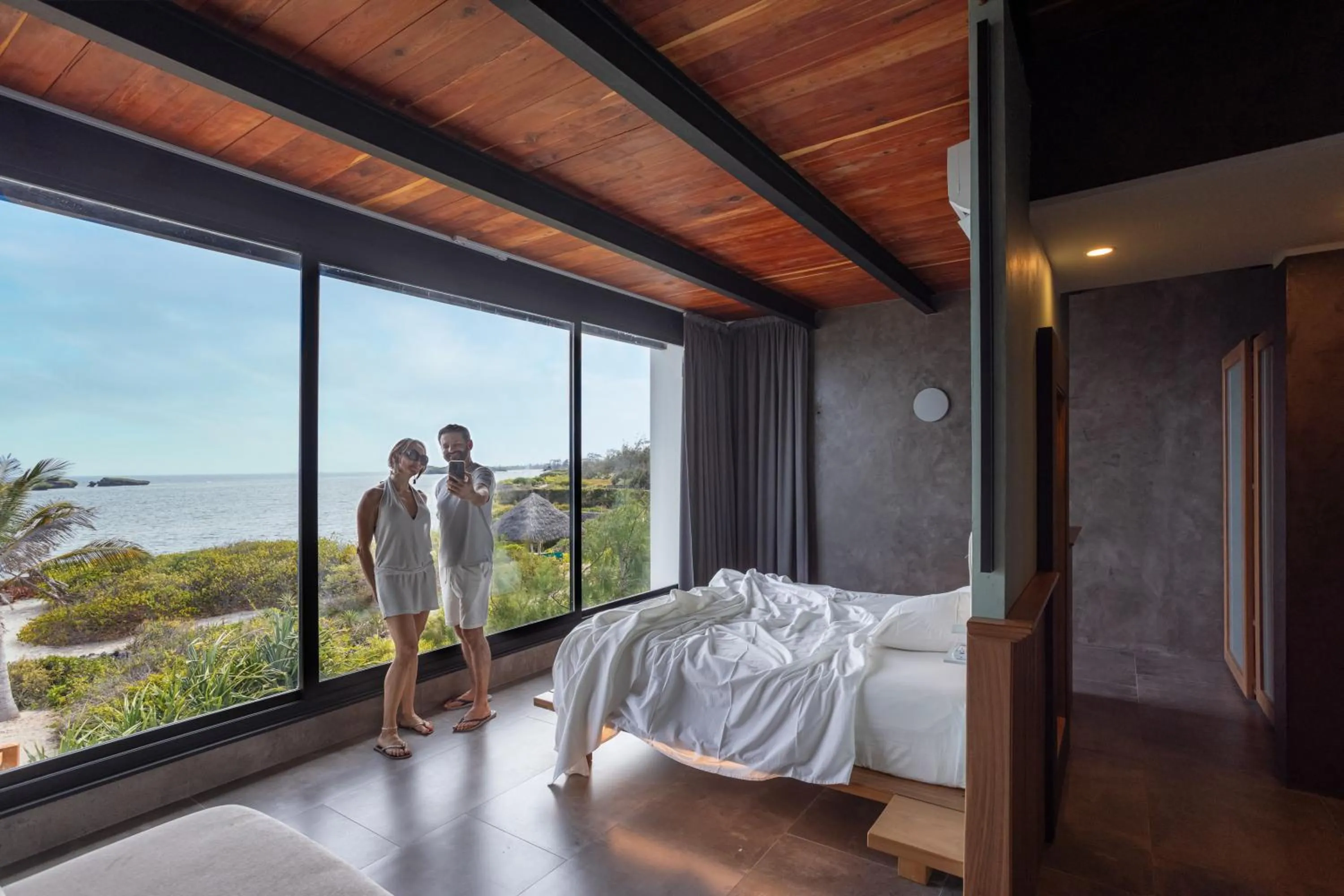 People, Bed in The Charming Lonno Lodge Watamu